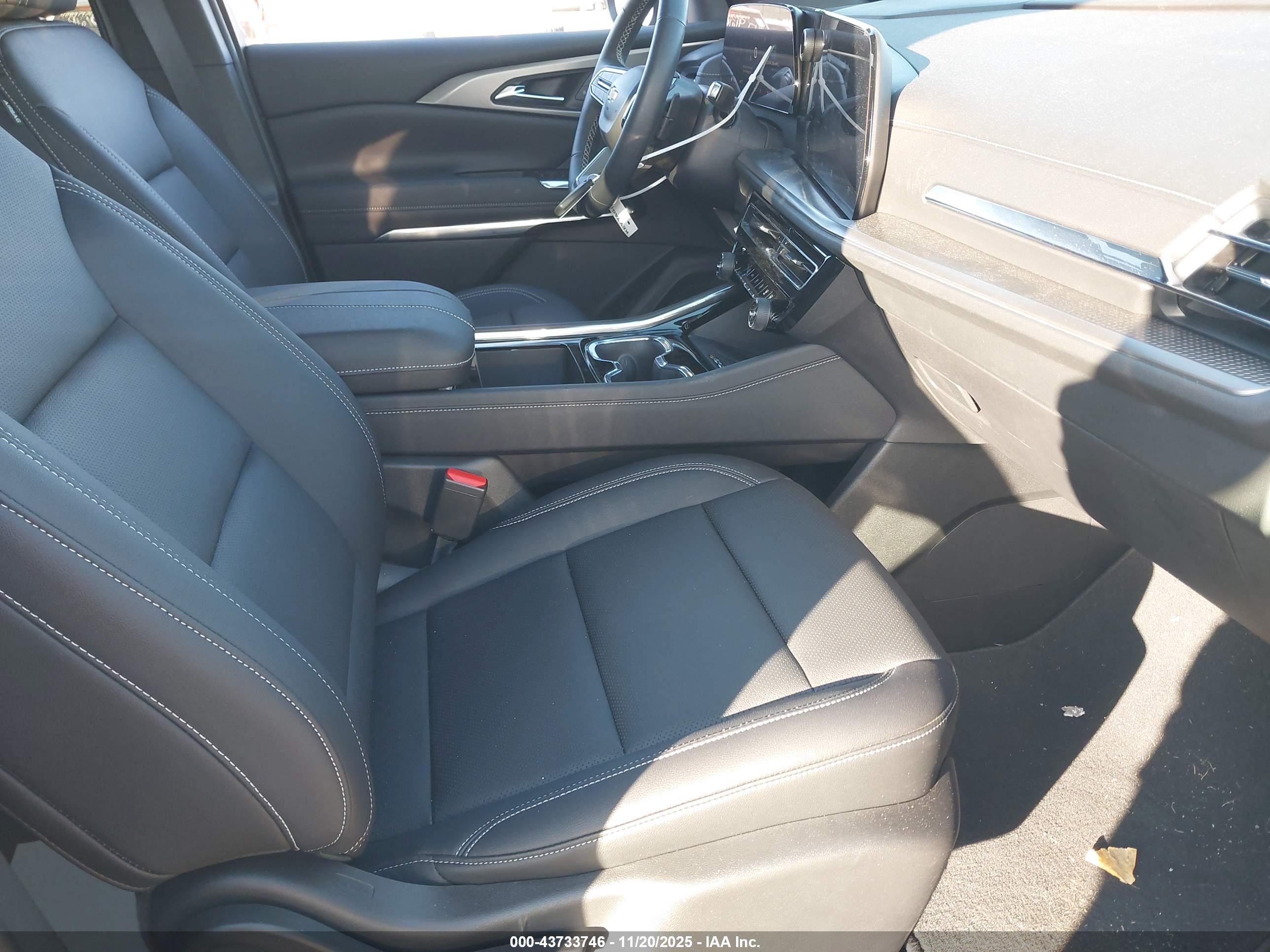CHEVROLET TRAVERSE image 5