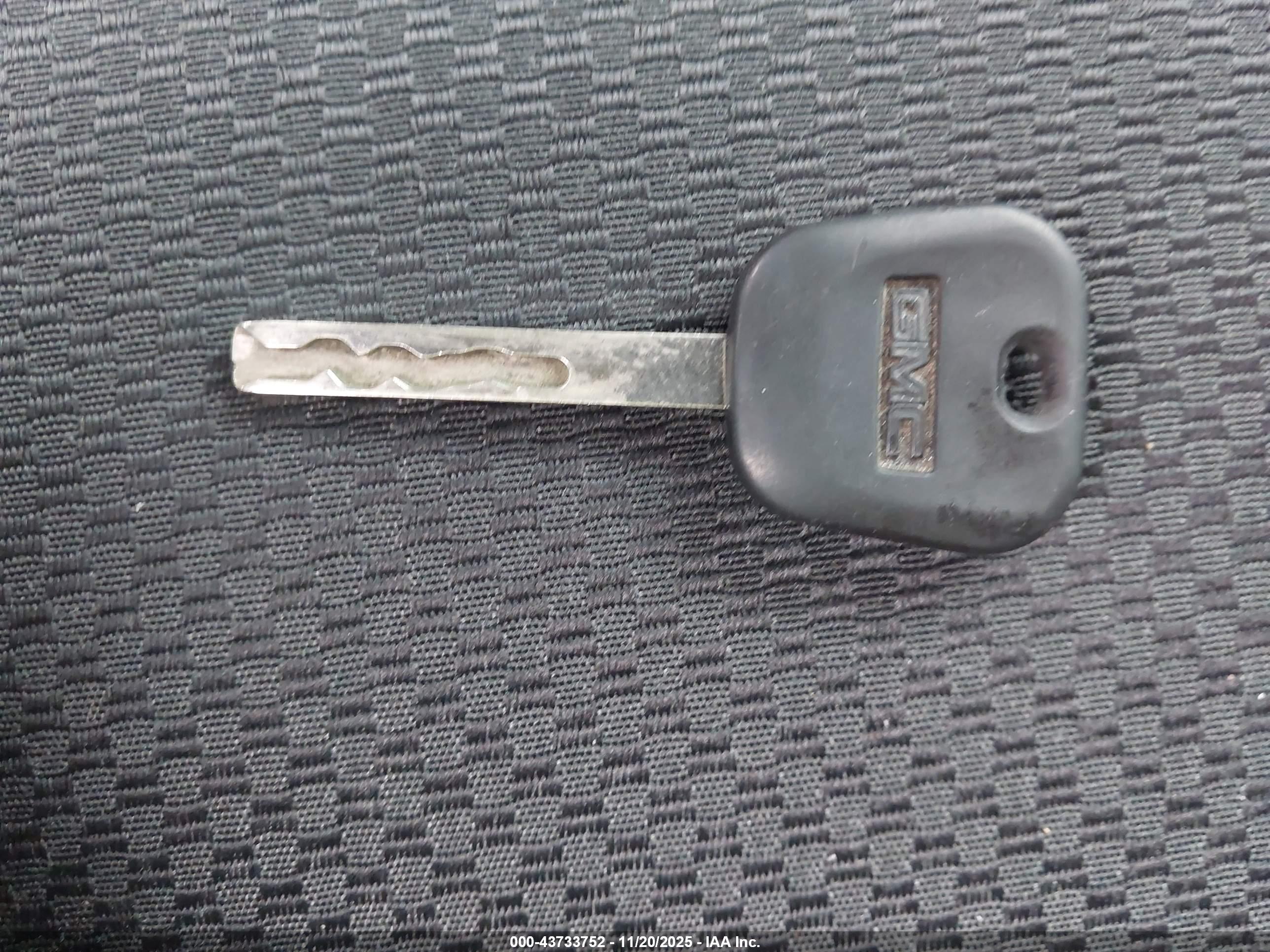 GMC SIERRA image 11