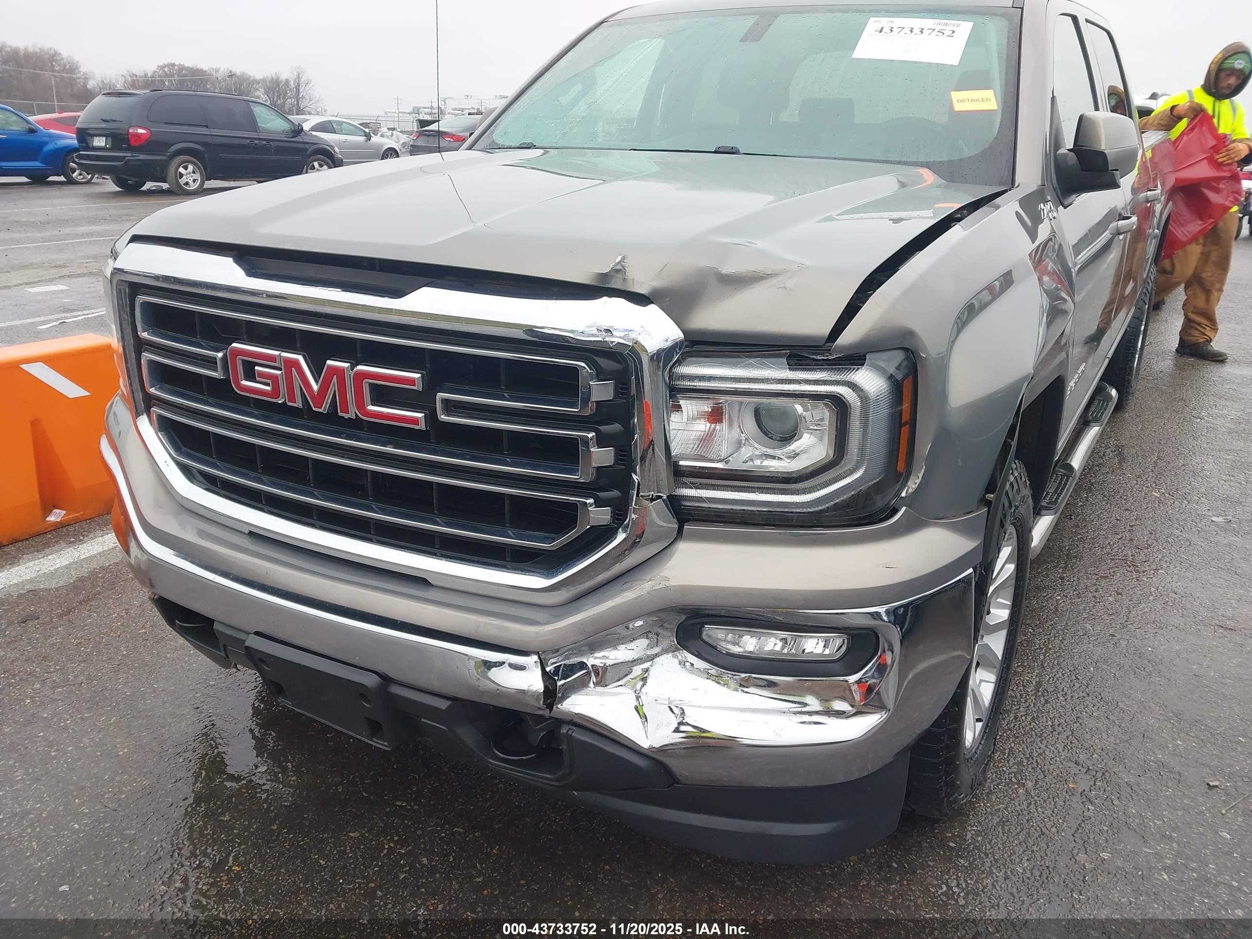 GMC SIERRA image 6
