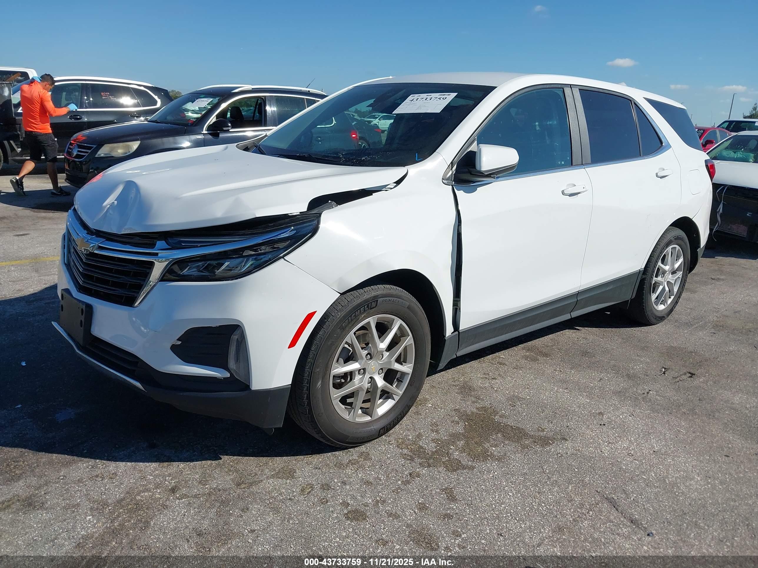 CHEVROLET EQUINOX image 2