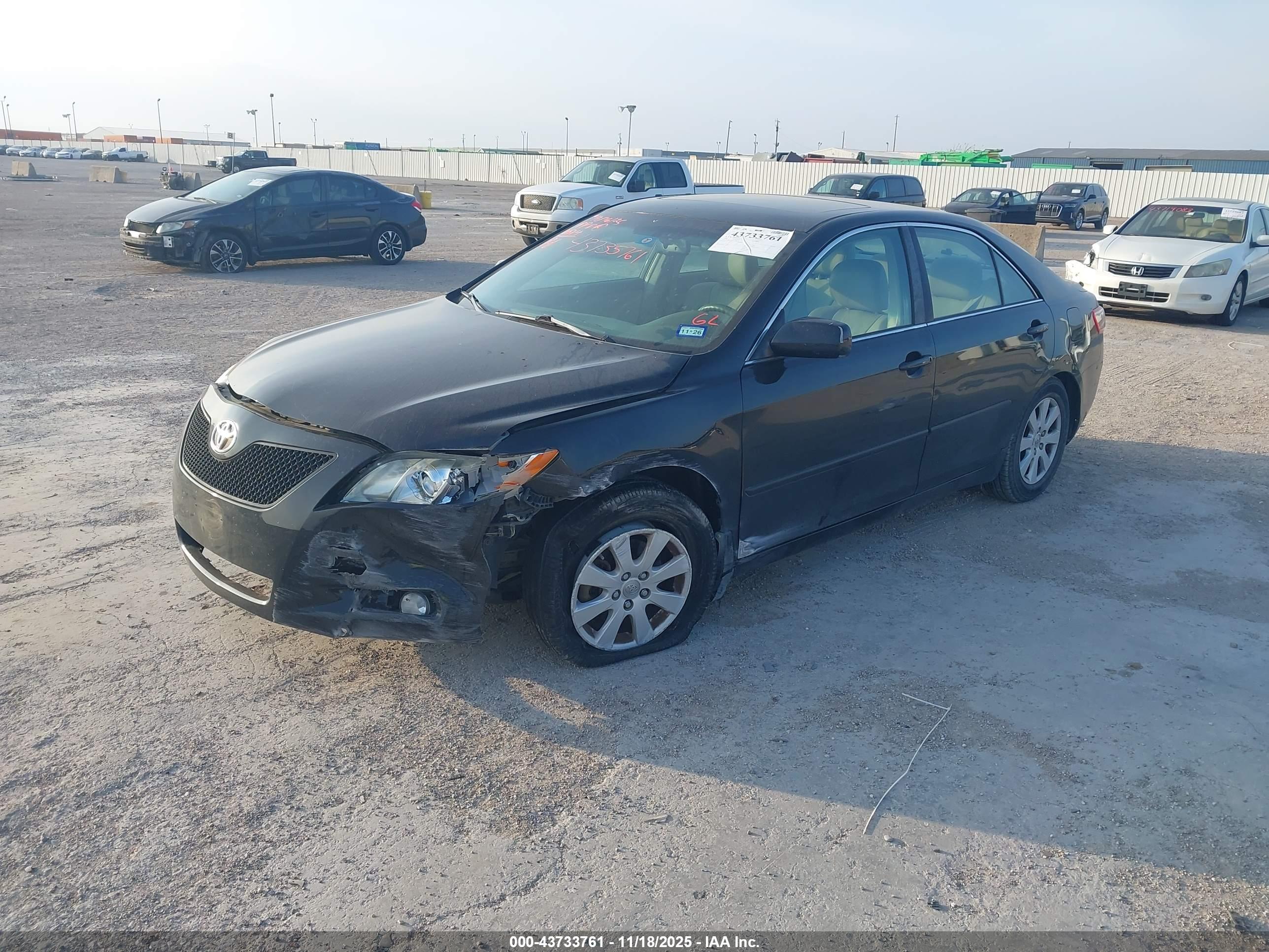 TOYOTA CAMRY image 2