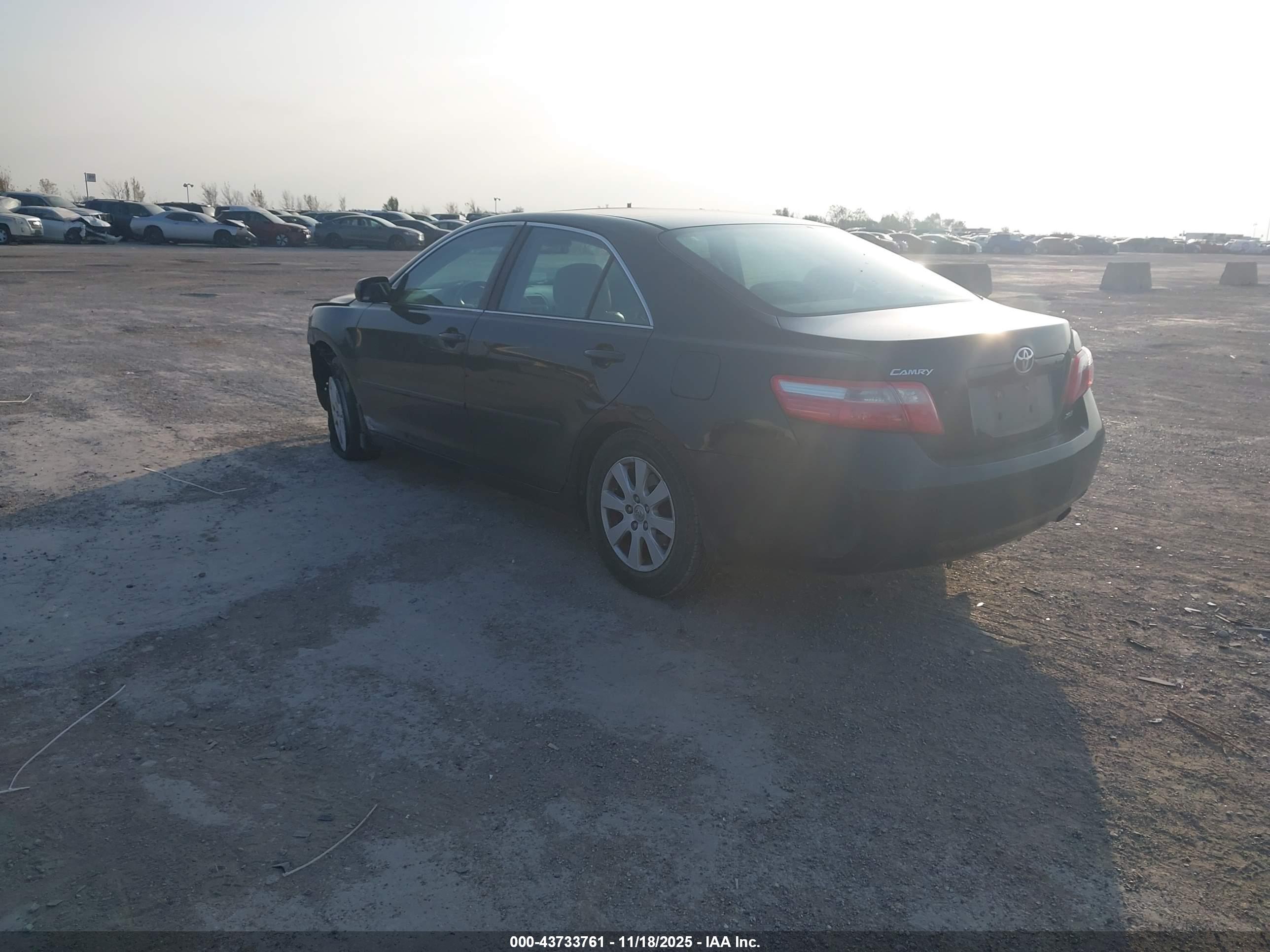 TOYOTA CAMRY image 3