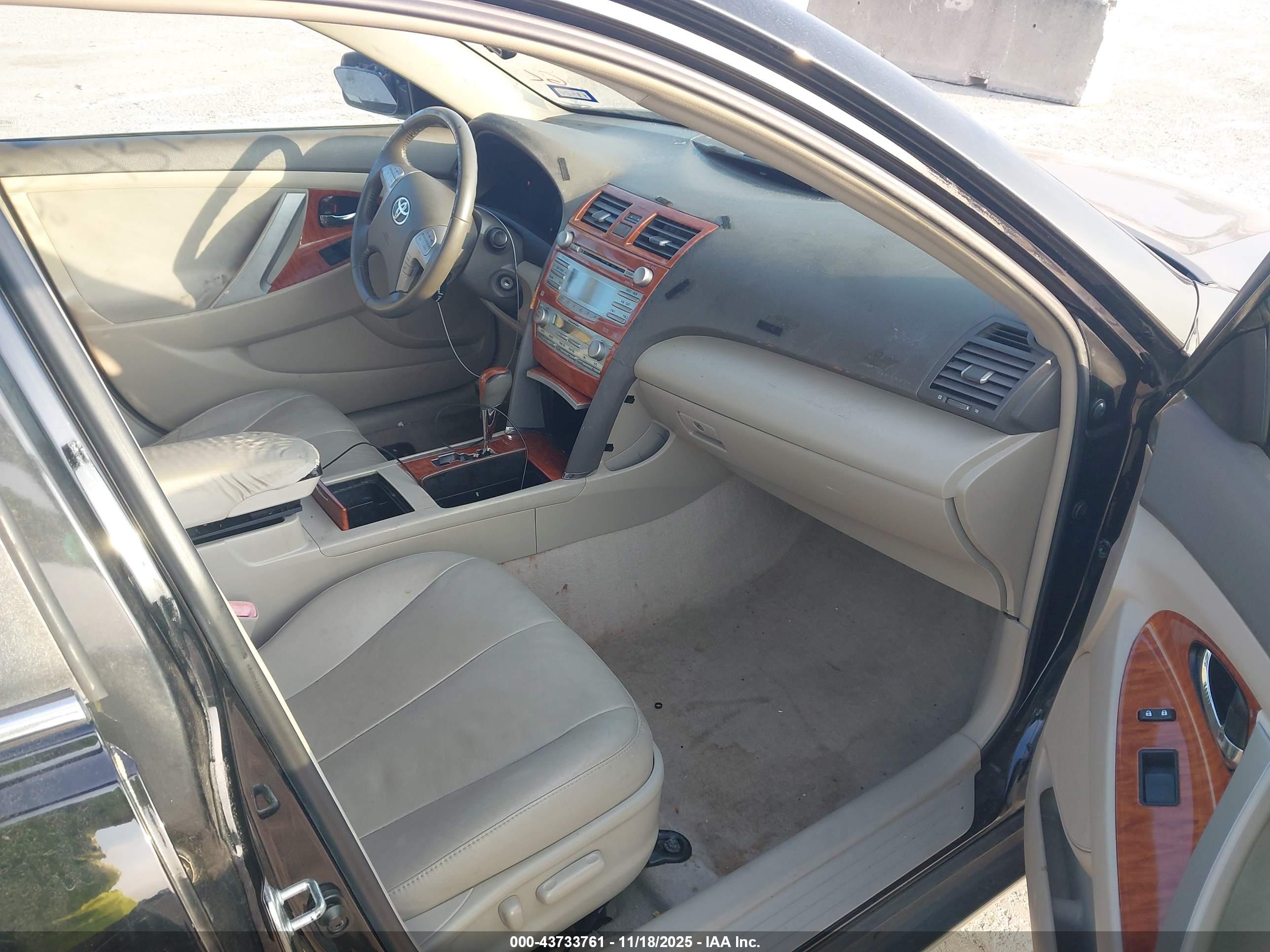 TOYOTA CAMRY image 5