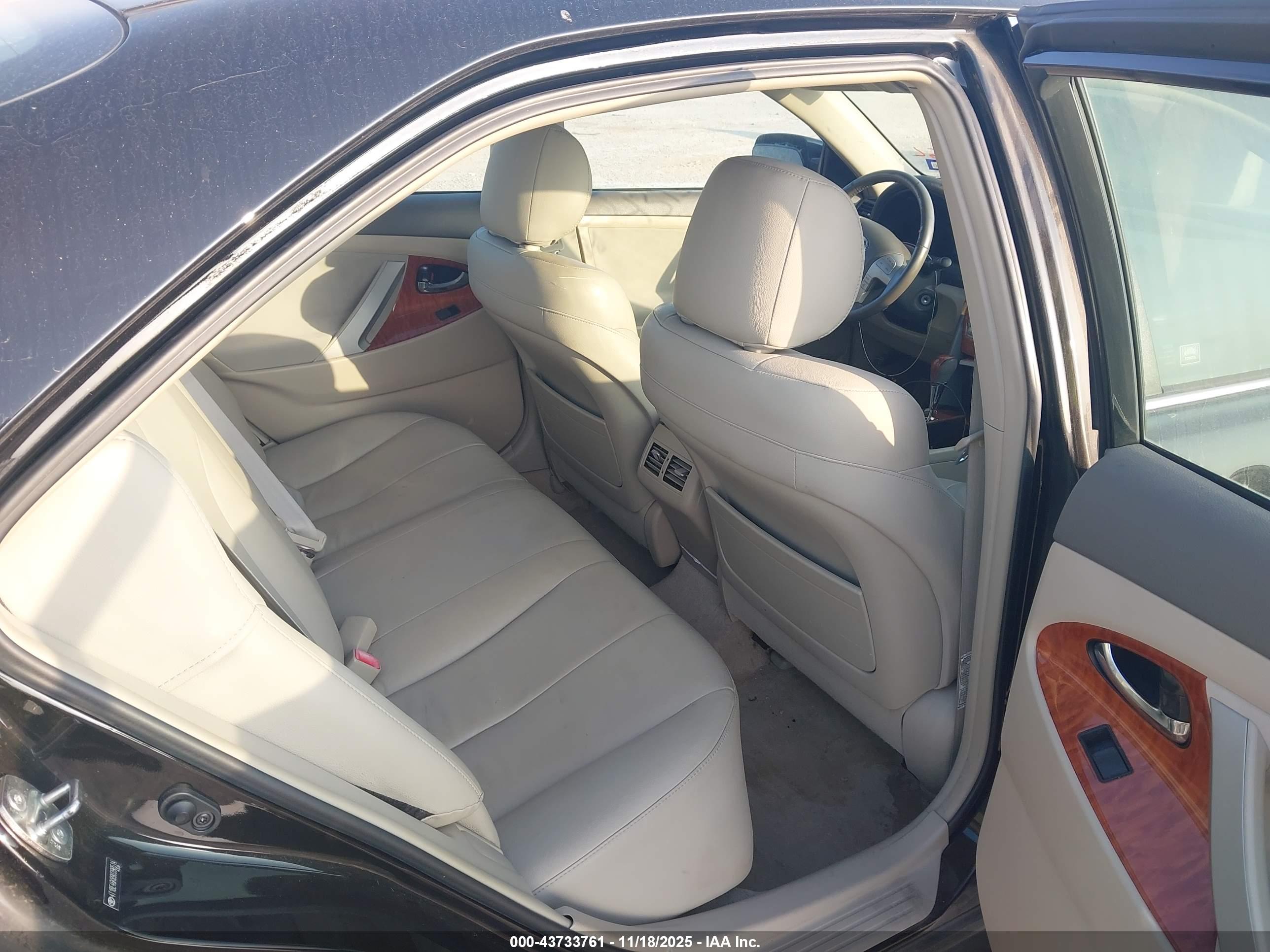 TOYOTA CAMRY image 8