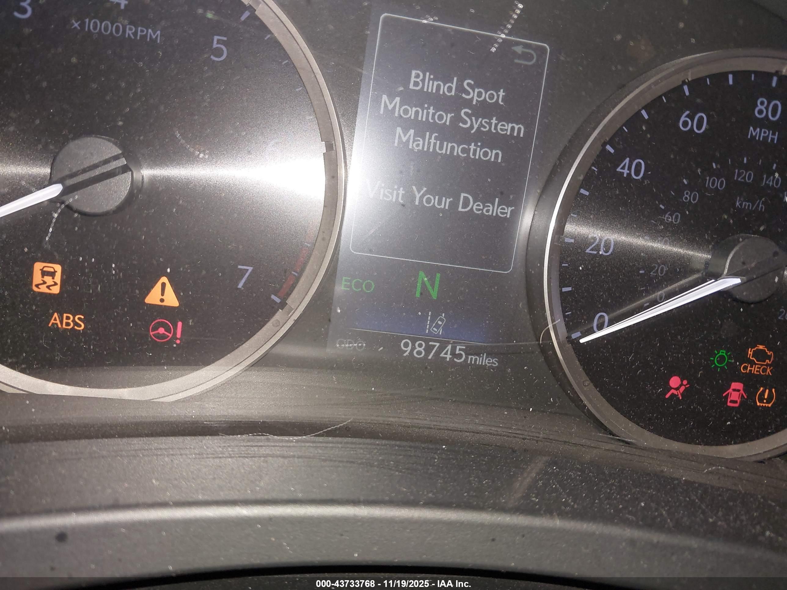 LEXUS IS image 7