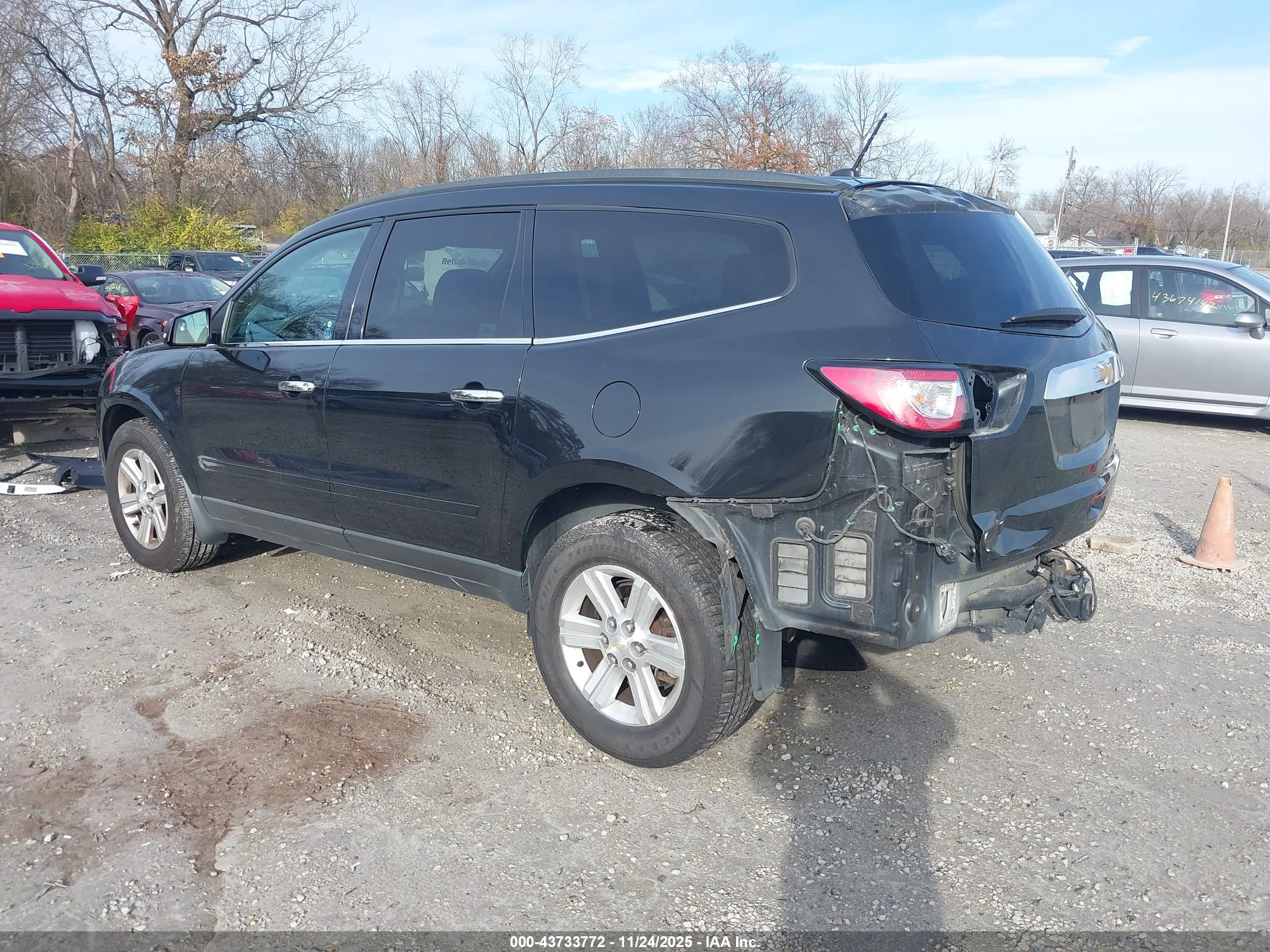 CHEVROLET TRAVERSE image 3