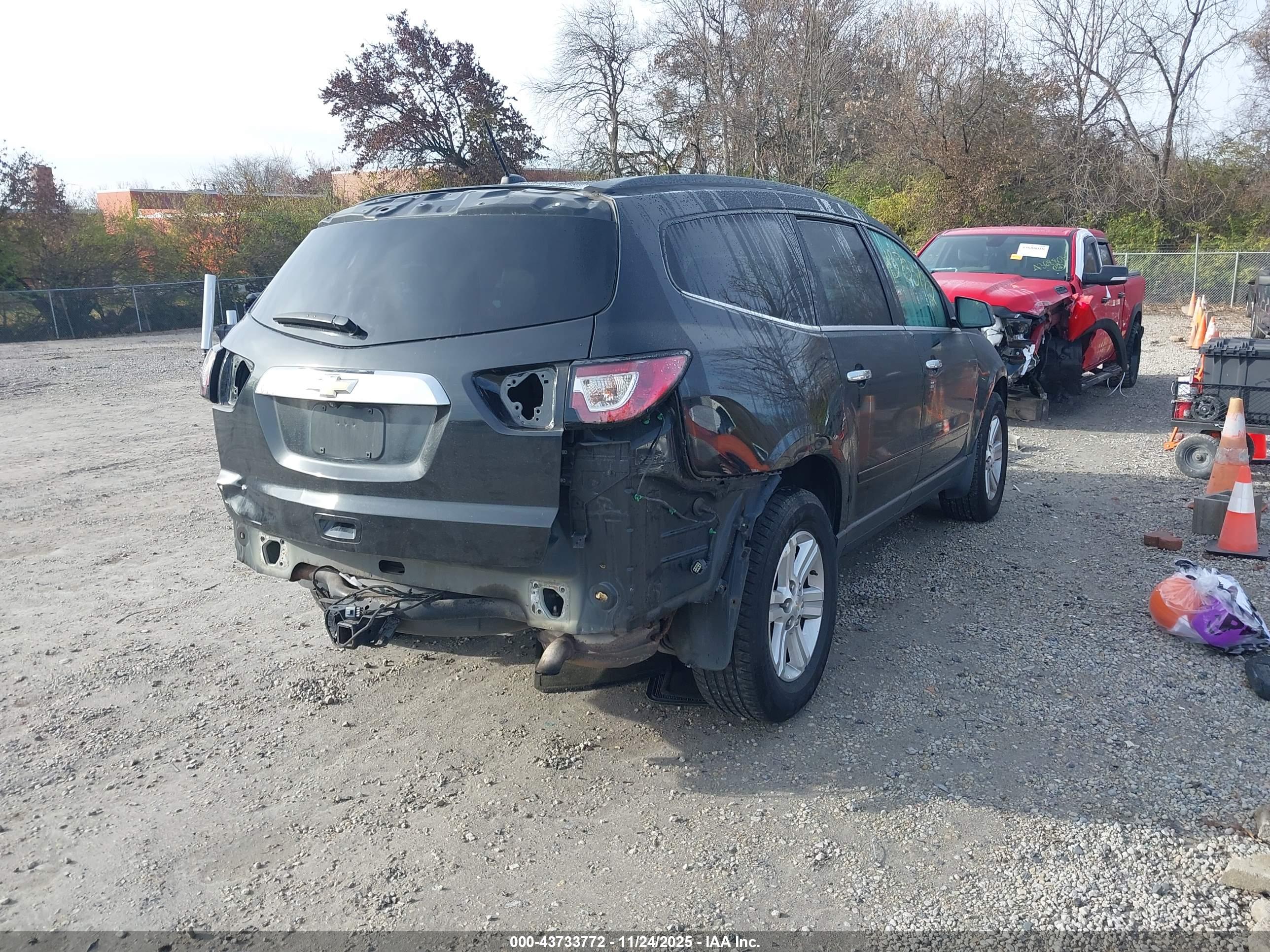 CHEVROLET TRAVERSE image 4
