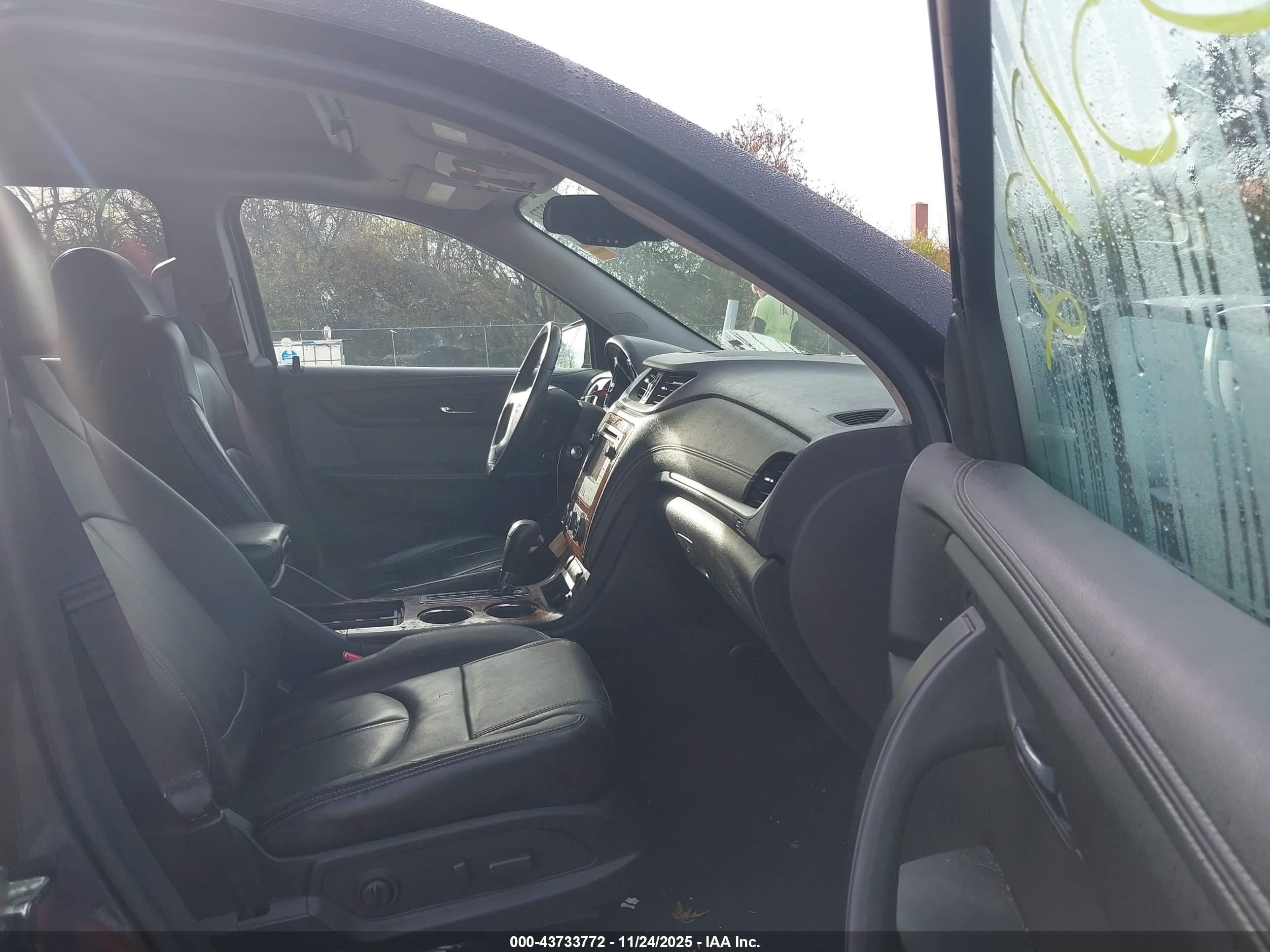 CHEVROLET TRAVERSE image 5