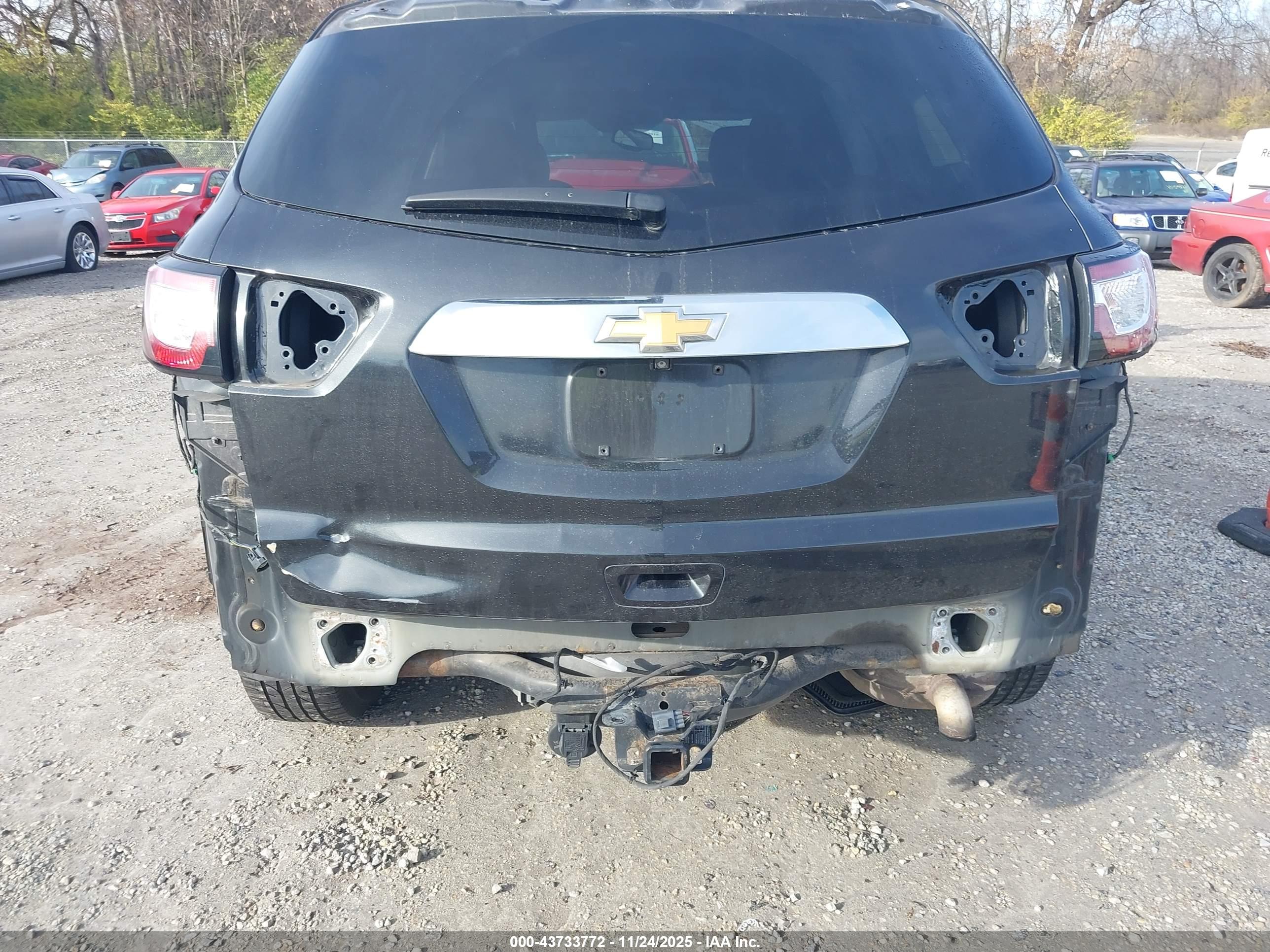 CHEVROLET TRAVERSE image 6