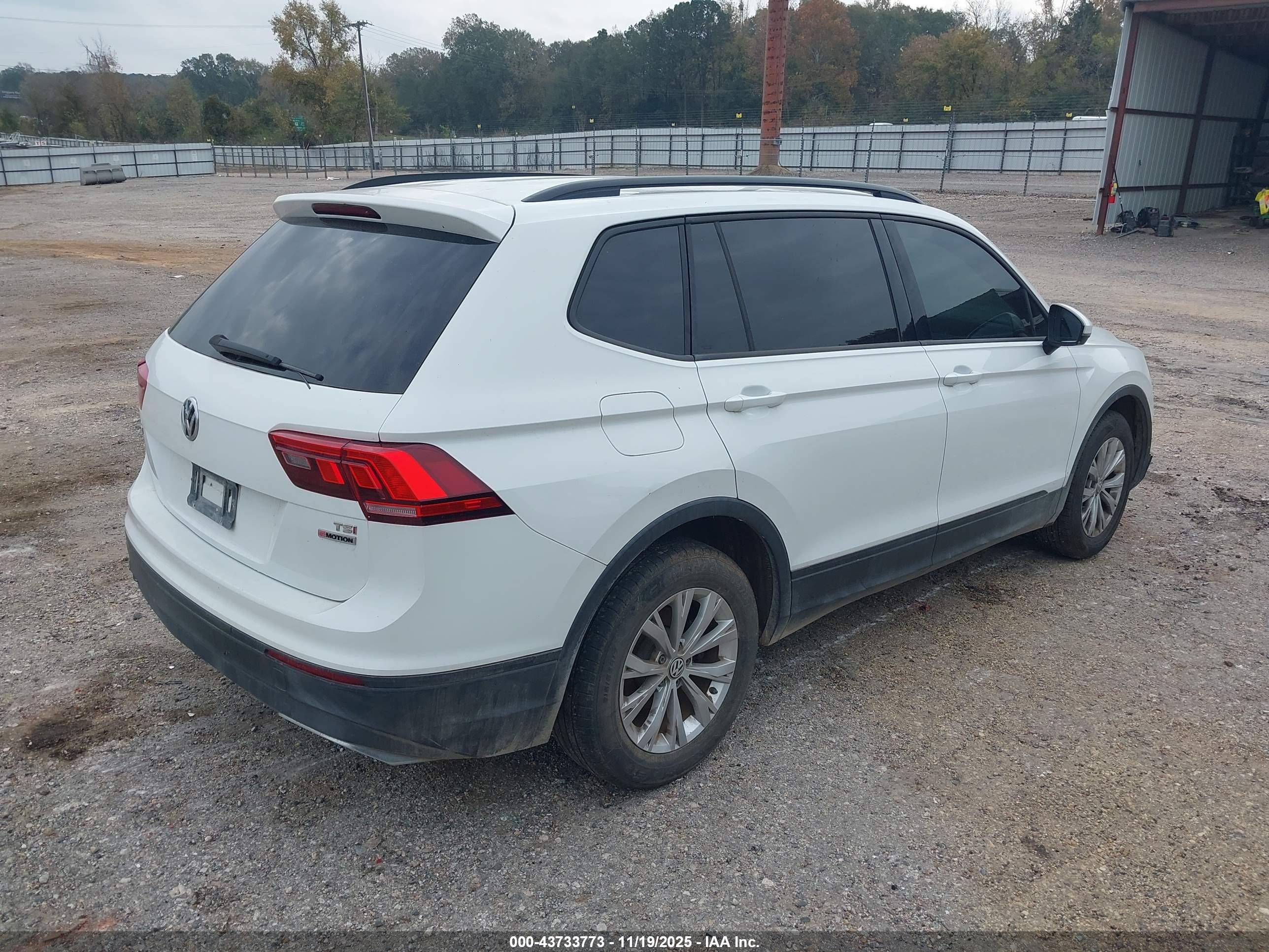 VOLKSWAGEN TIGUAN image 4