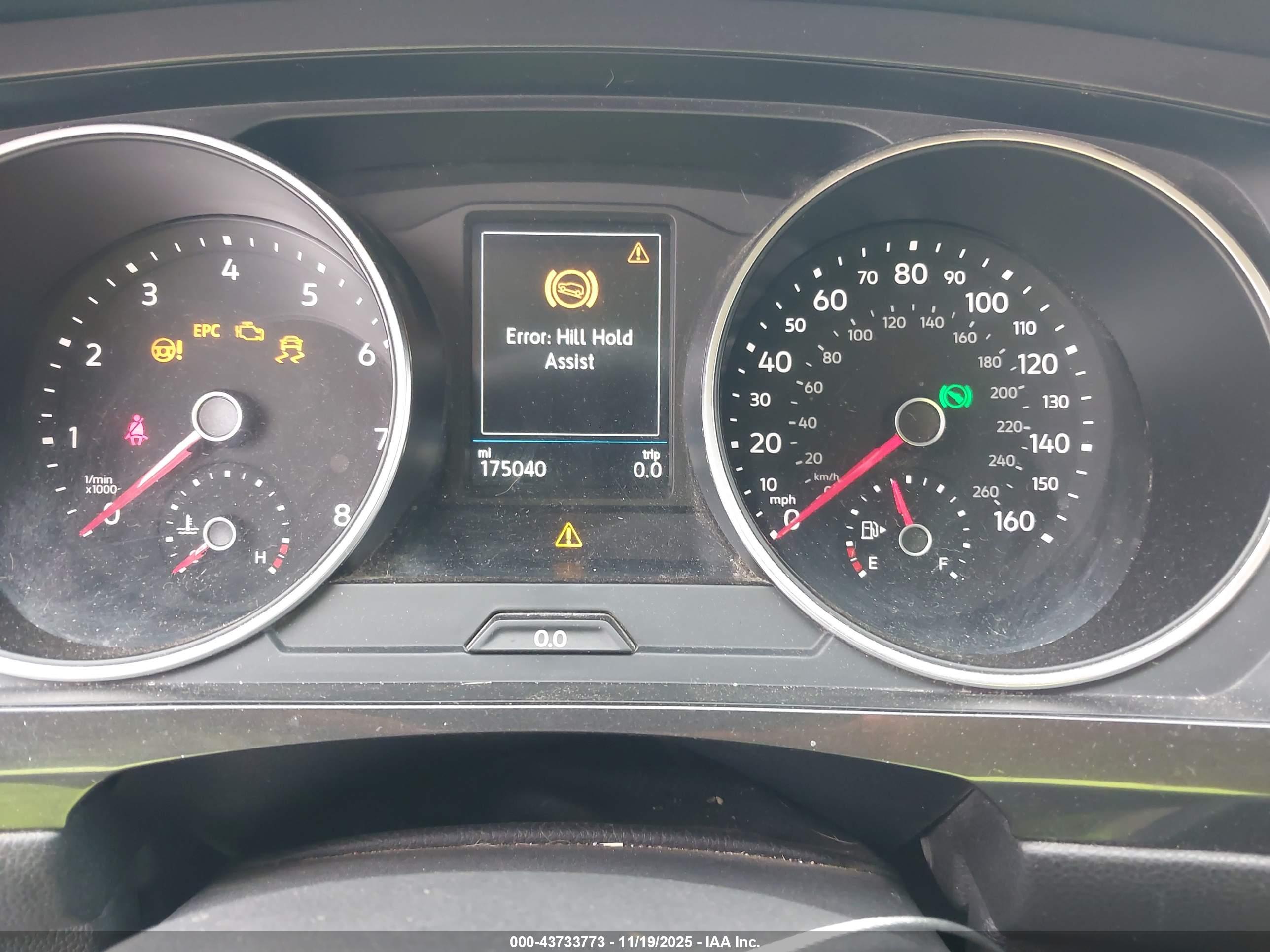 VOLKSWAGEN TIGUAN image 7