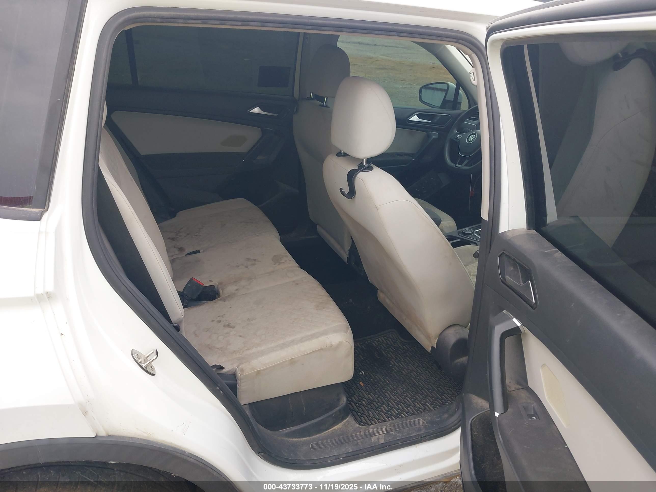 VOLKSWAGEN TIGUAN image 8