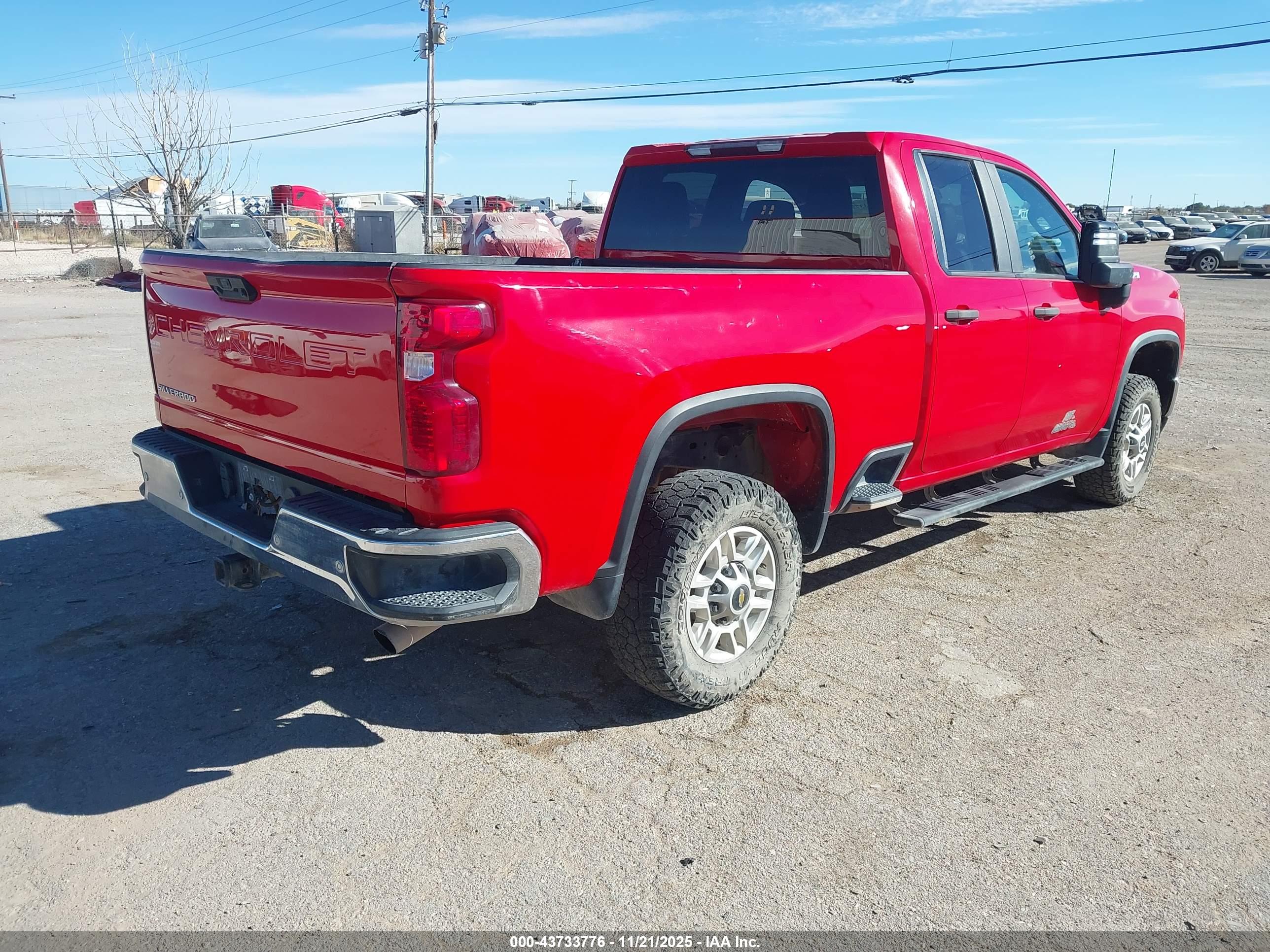 CHEVROLET SILVERADO image 4