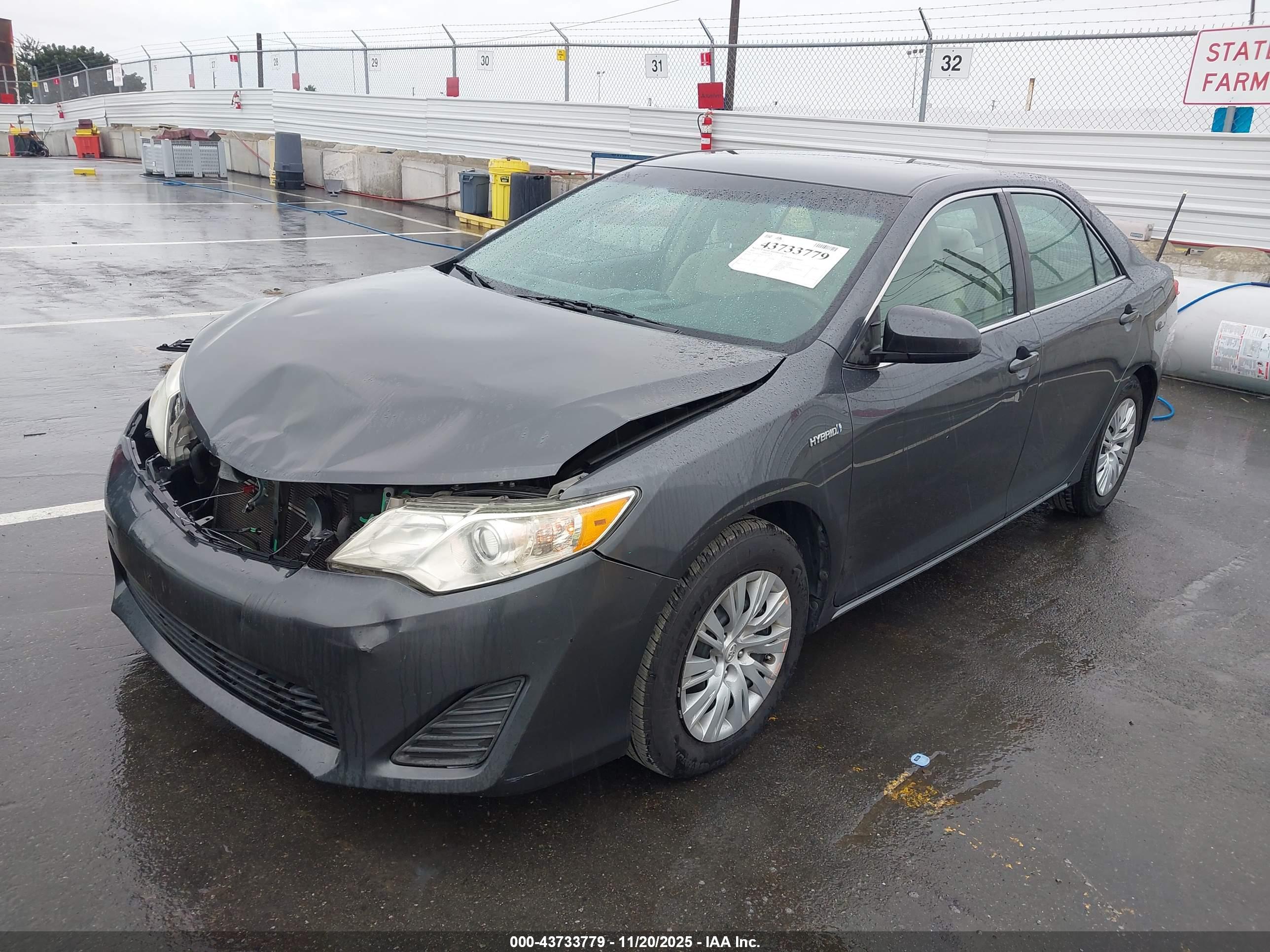 TOYOTA CAMRY image 2
