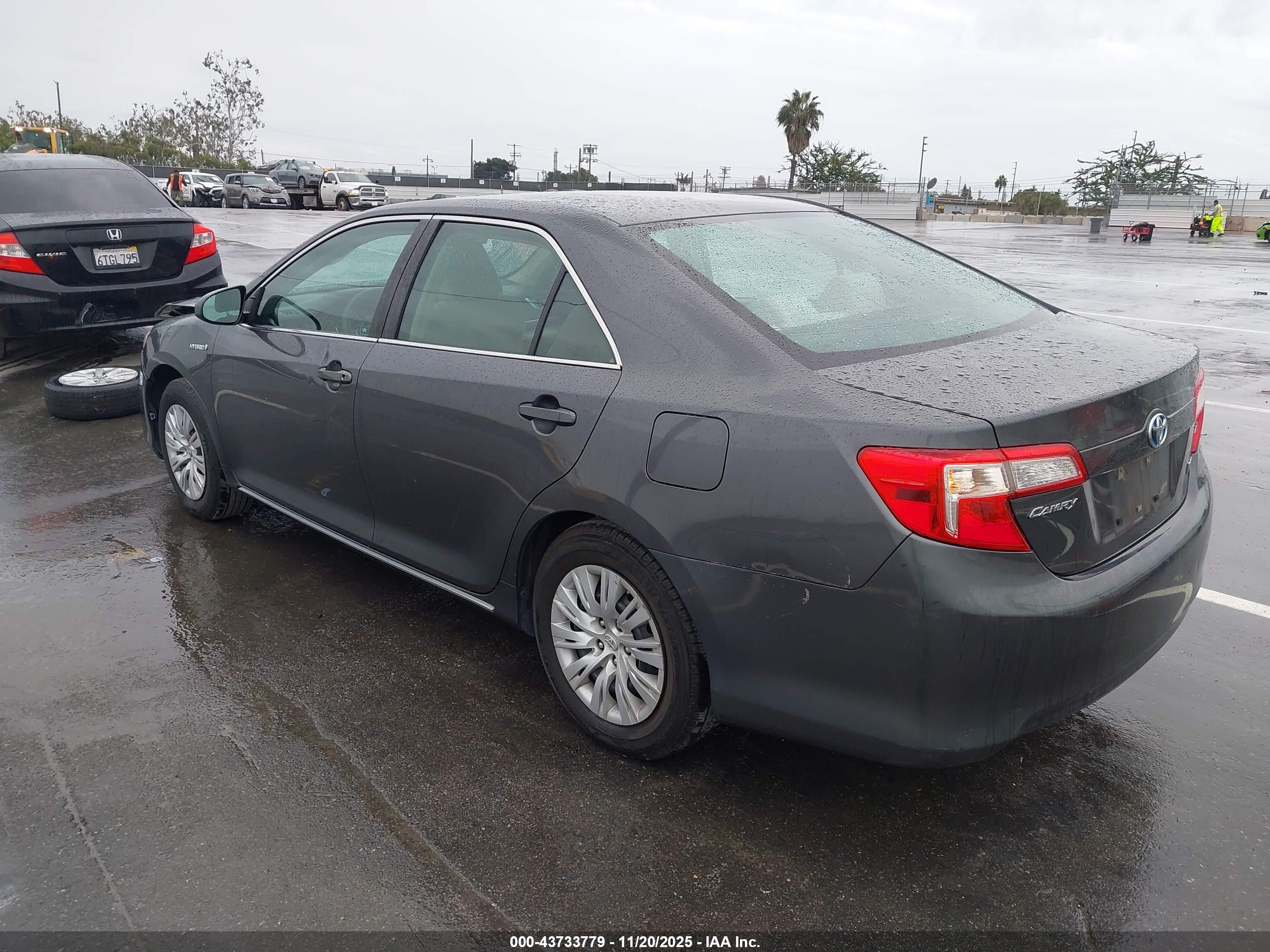 TOYOTA CAMRY image 3