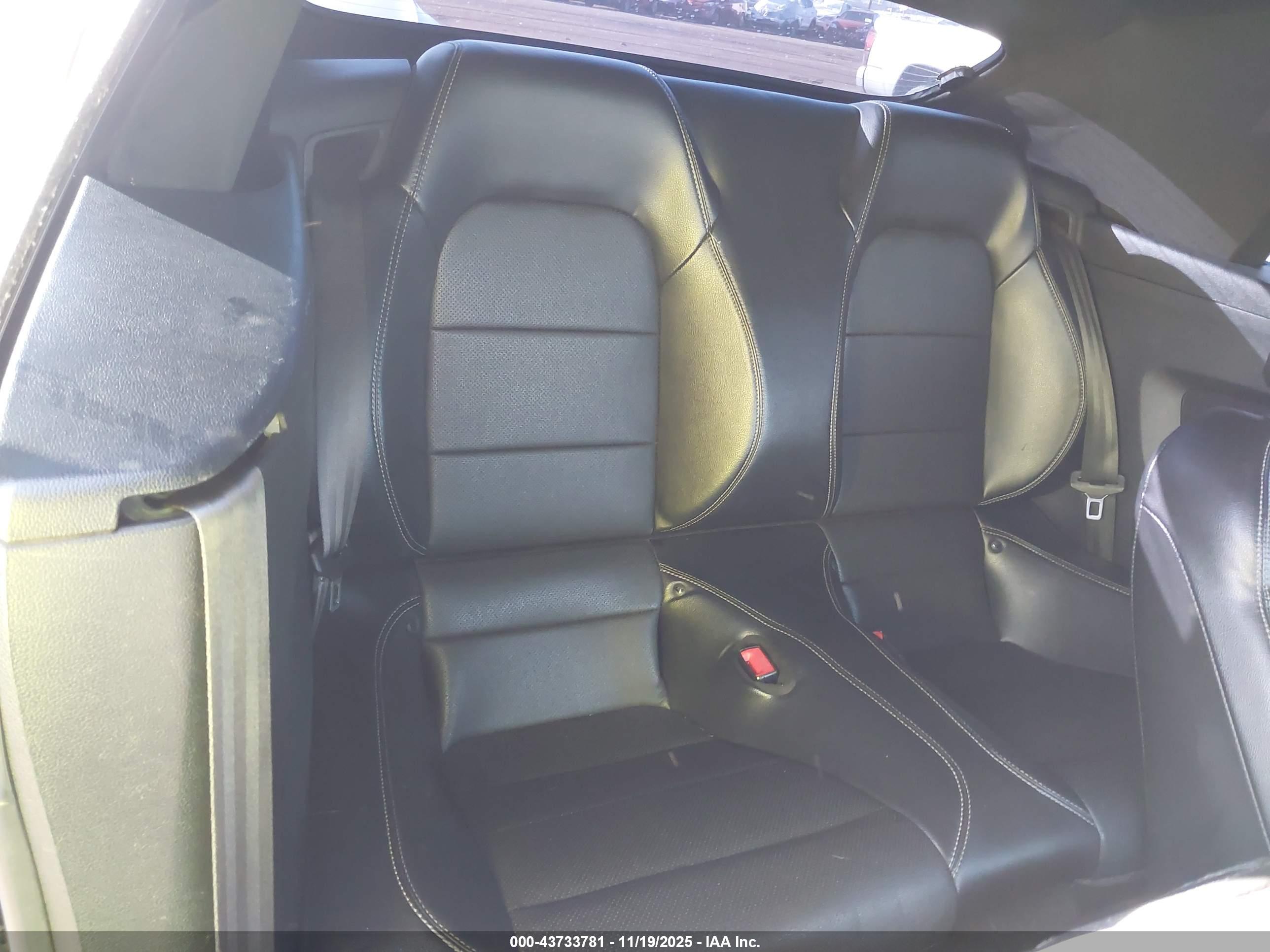 FORD MUSTANG image 8
