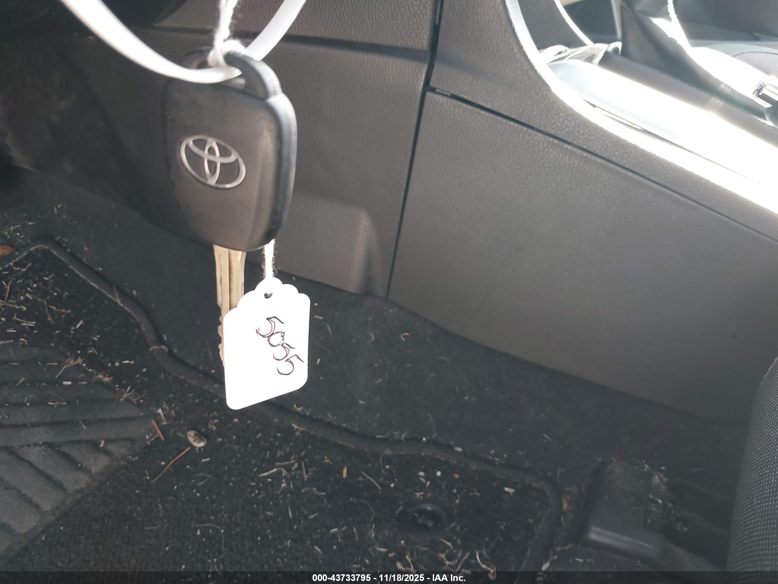 TOYOTA COROLLA image 11