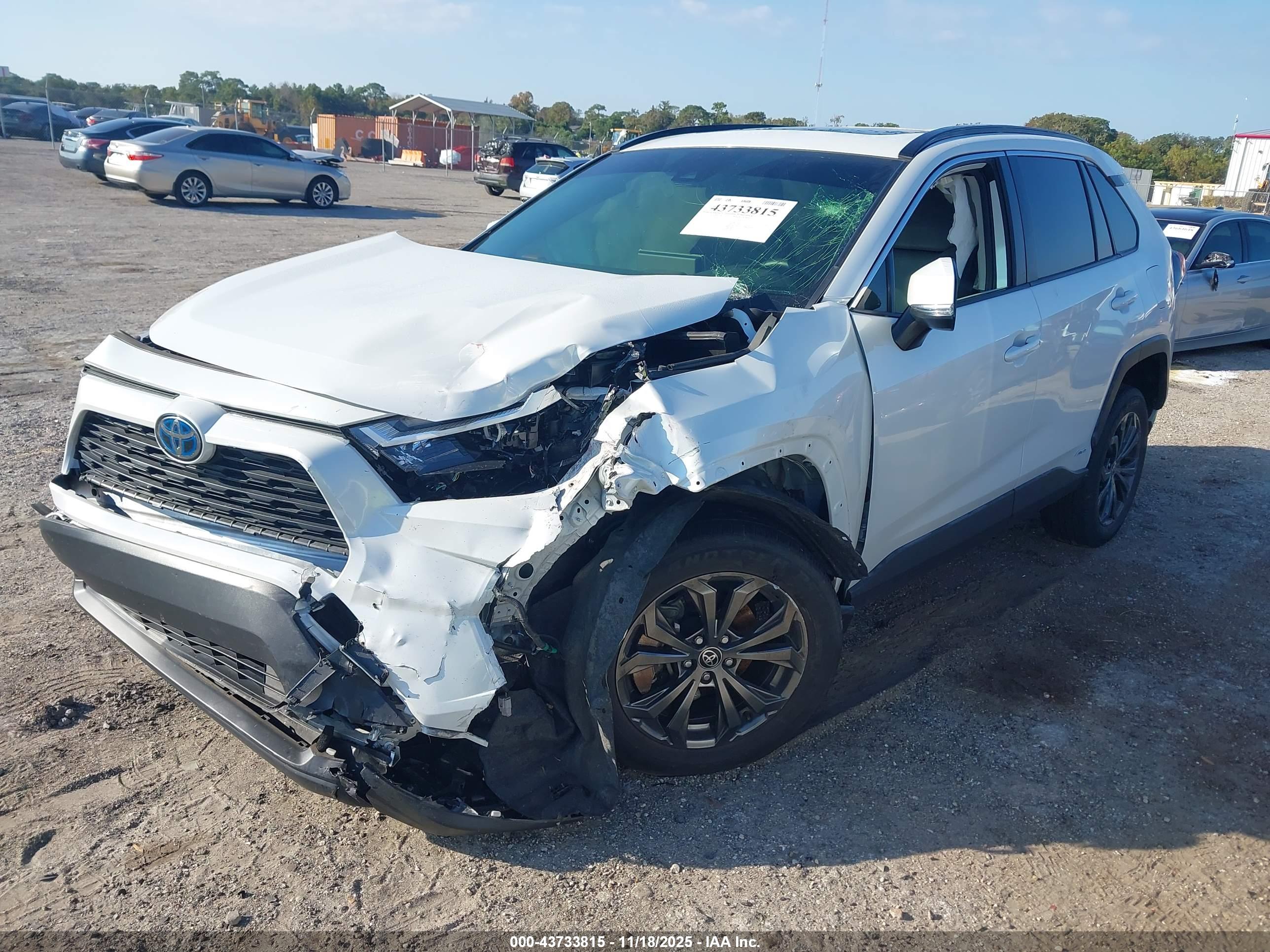 TOYOTA RAV4 image 2