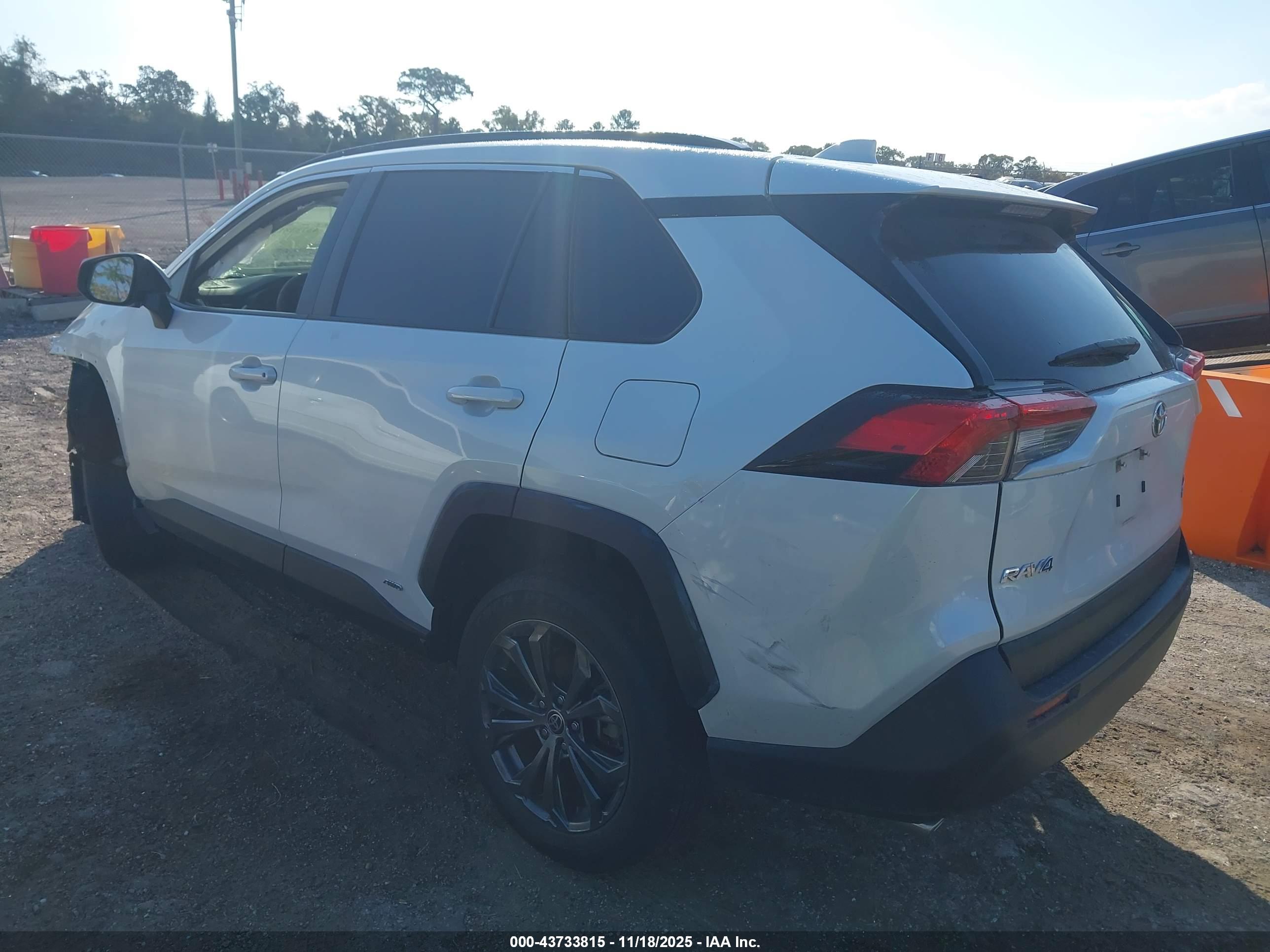 TOYOTA RAV4 image 3