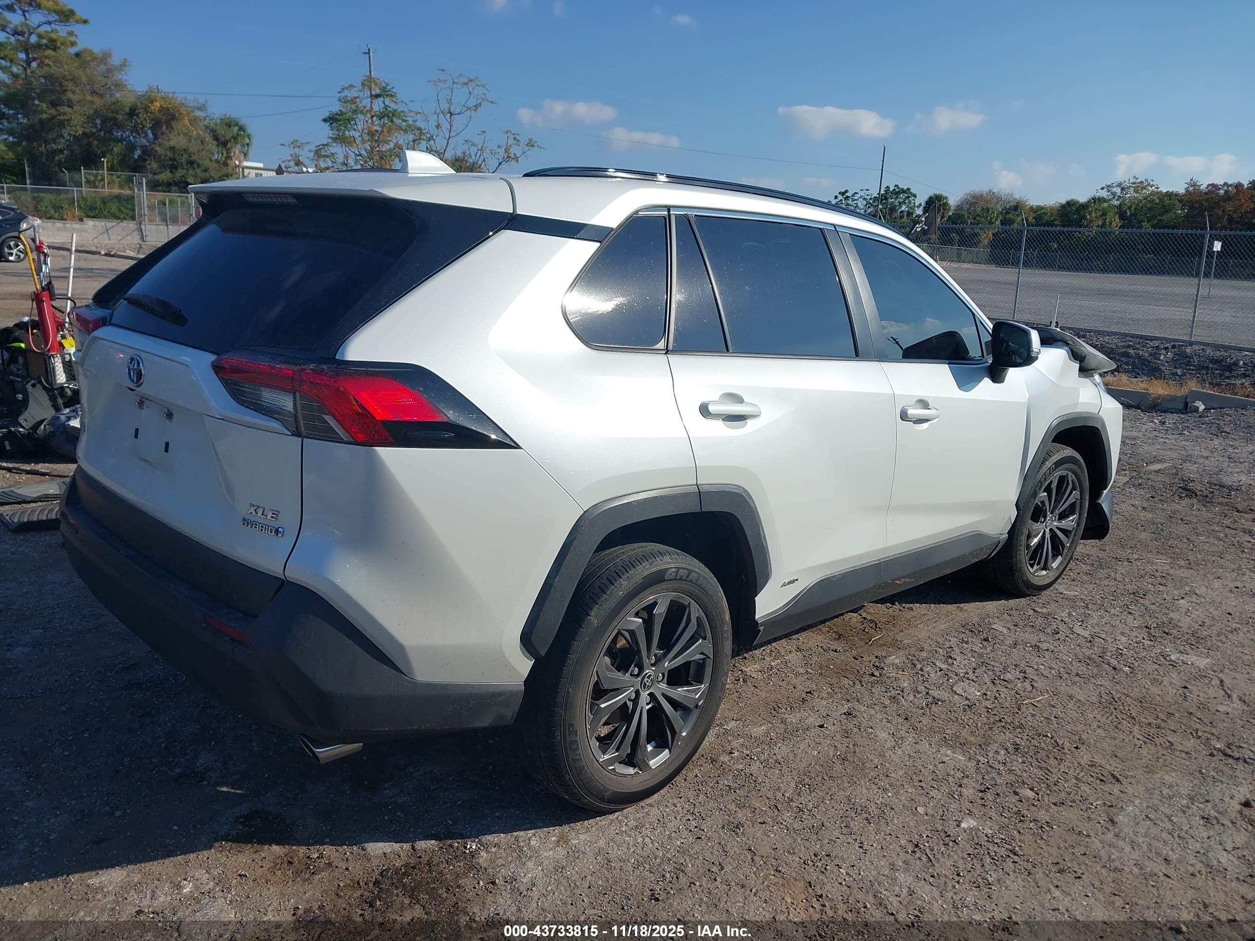 TOYOTA RAV4 image 4
