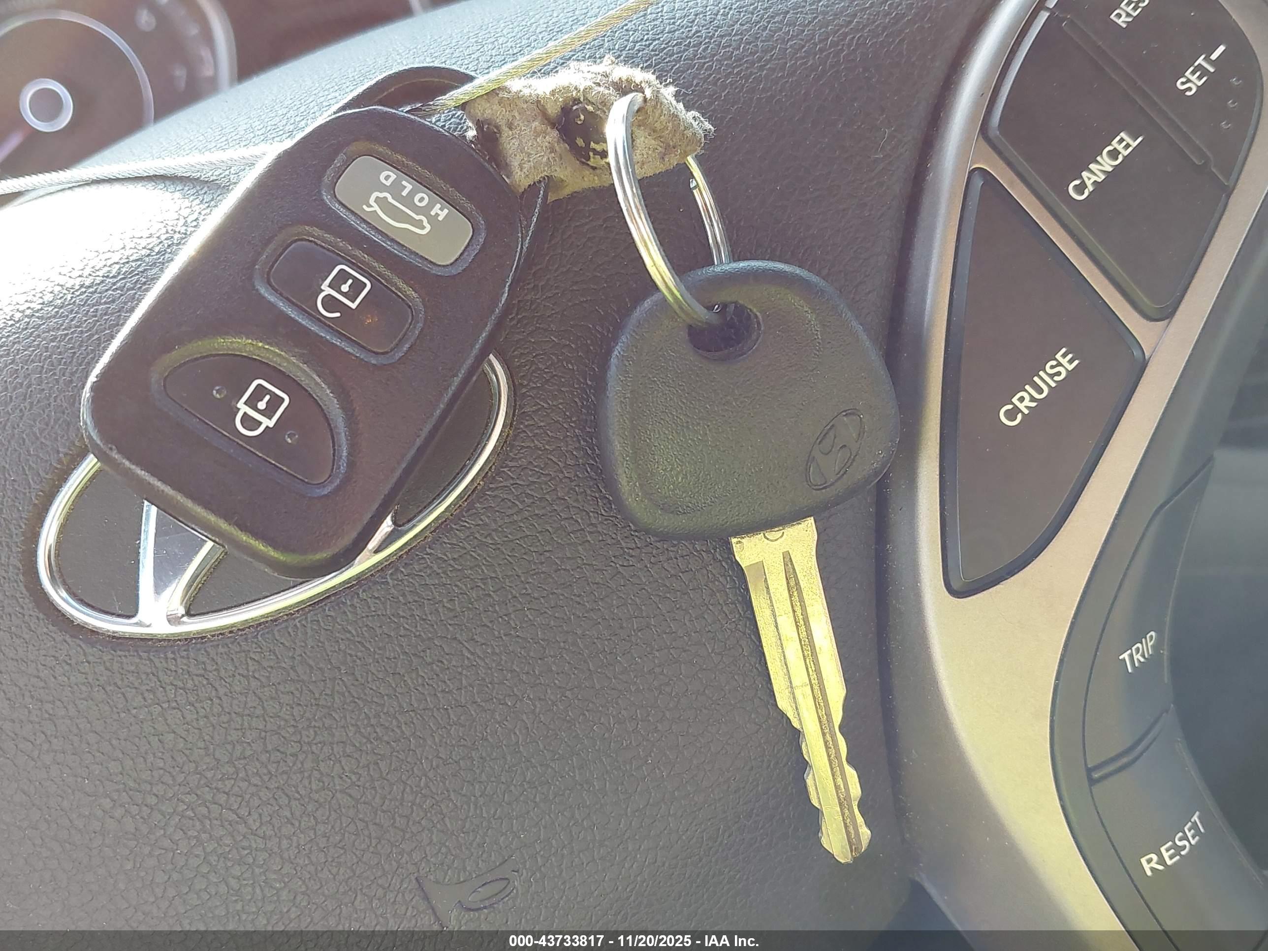 HYUNDAI ELANTRA image 11