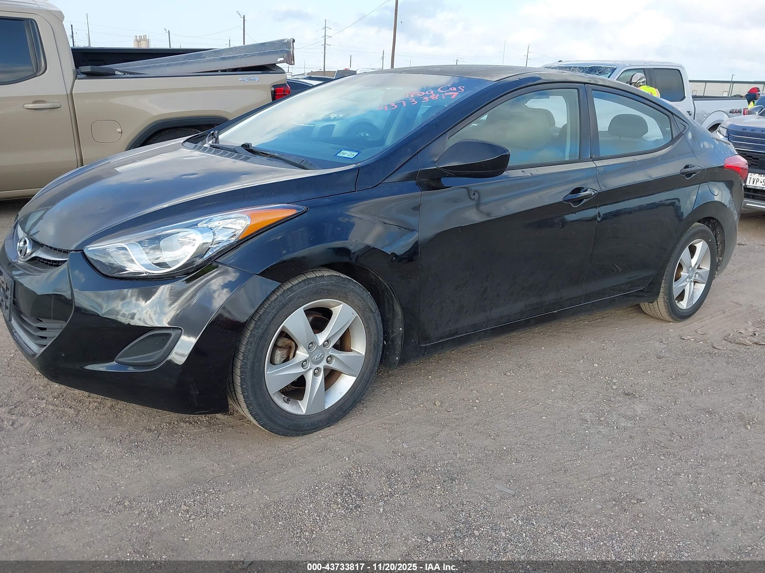 HYUNDAI ELANTRA image 2