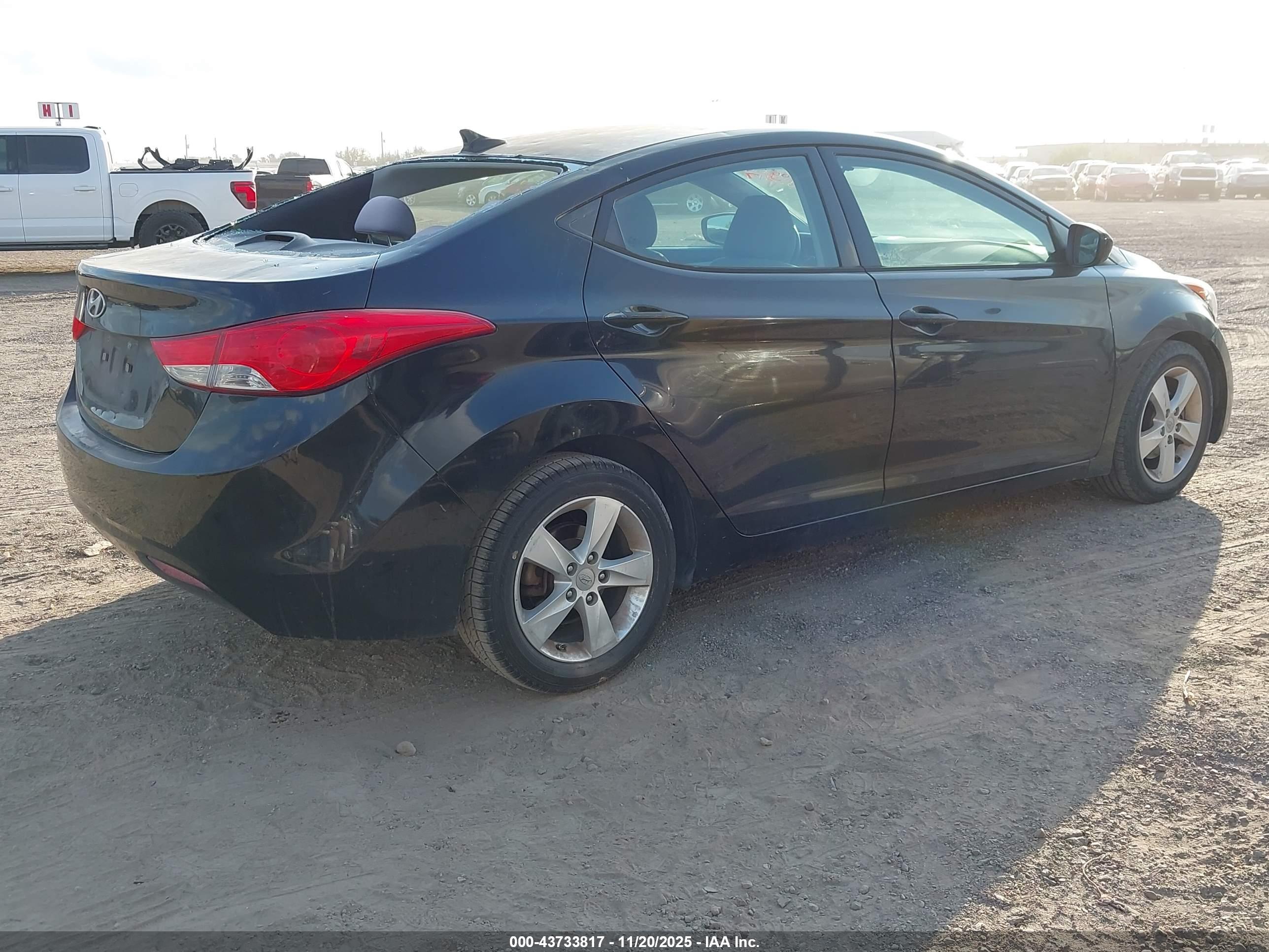 HYUNDAI ELANTRA image 4