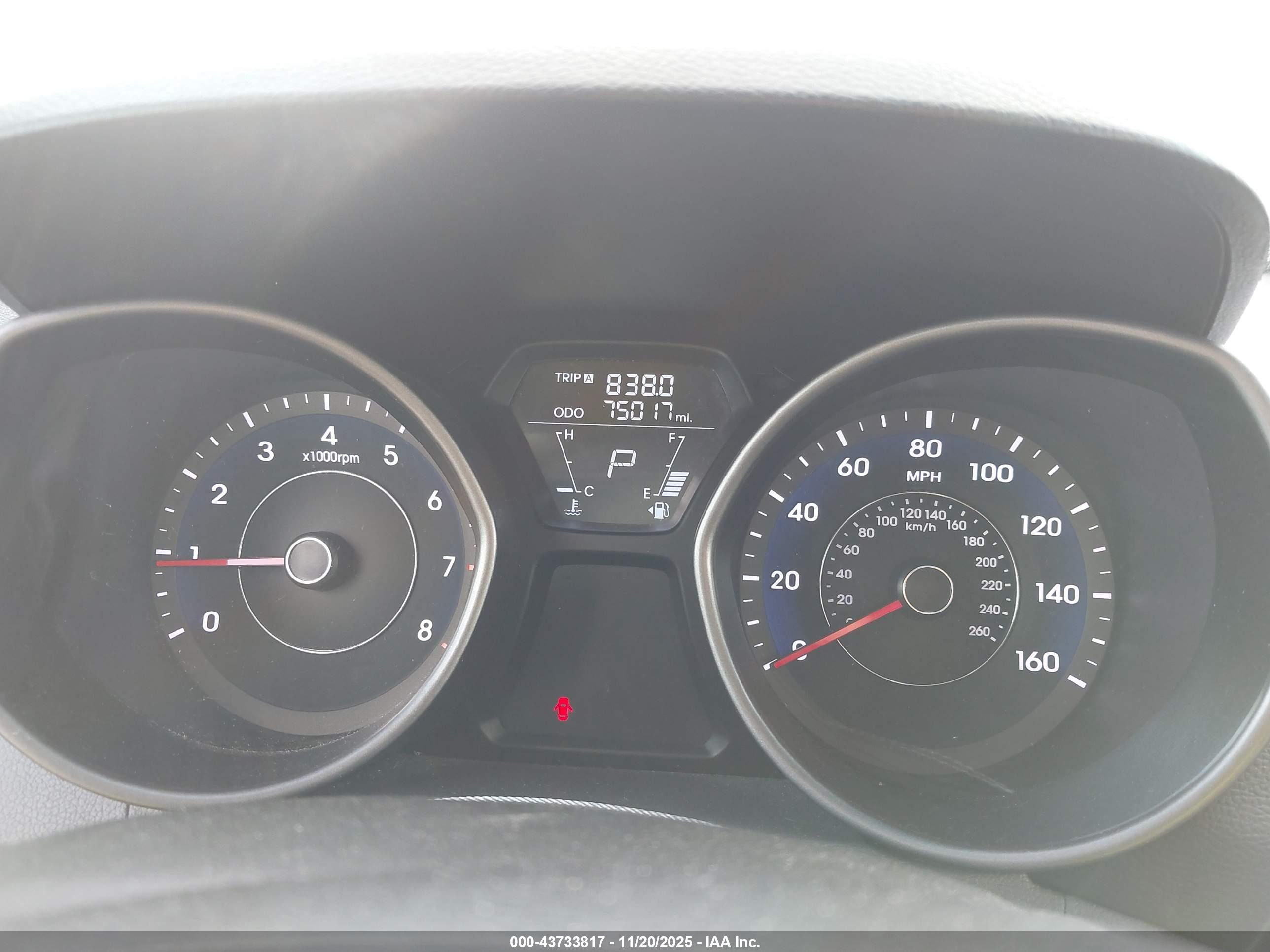 HYUNDAI ELANTRA image 7