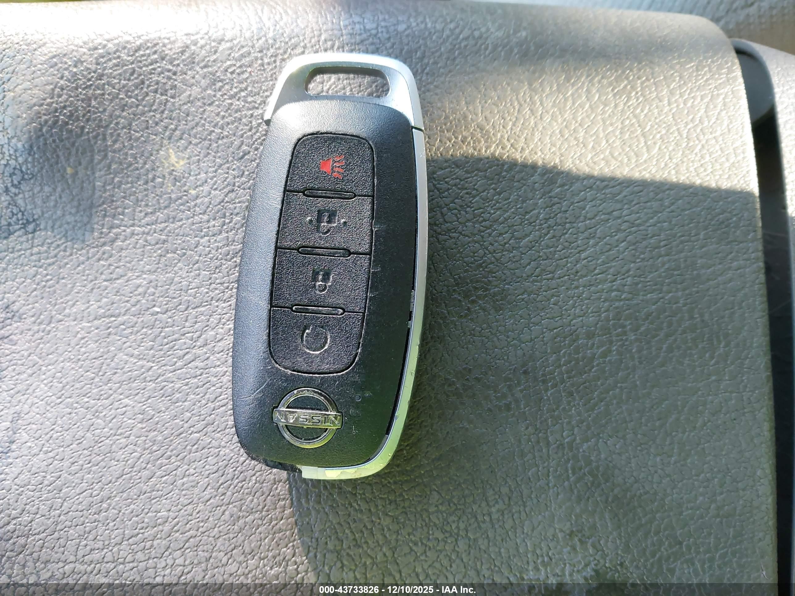 NISSAN ROGUE image 11