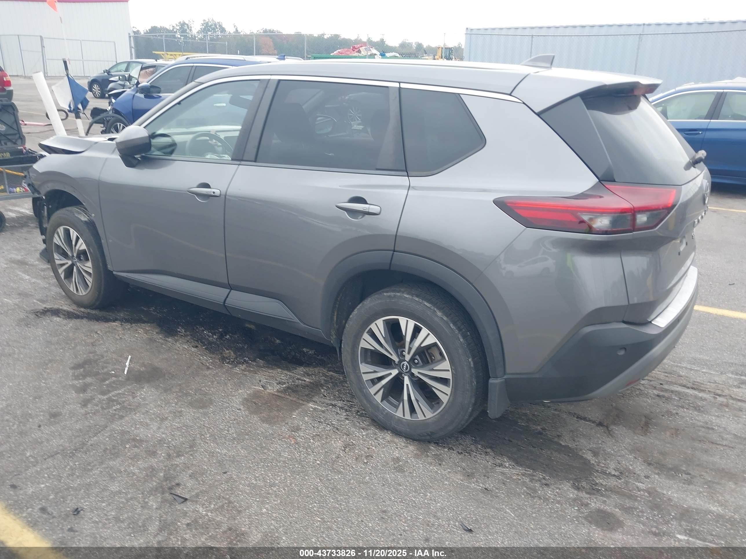 NISSAN ROGUE image 3