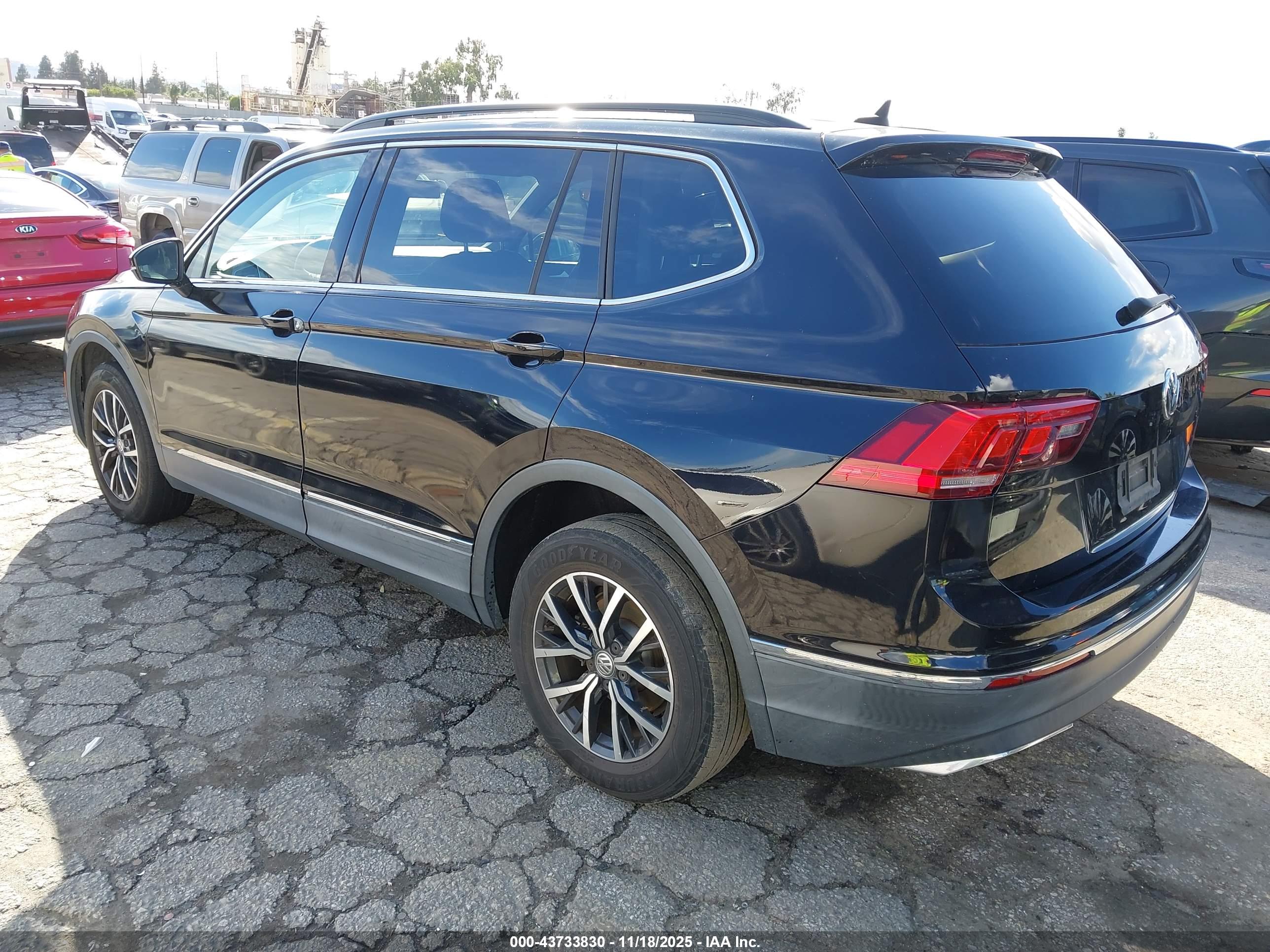 VOLKSWAGEN TIGUAN image 3