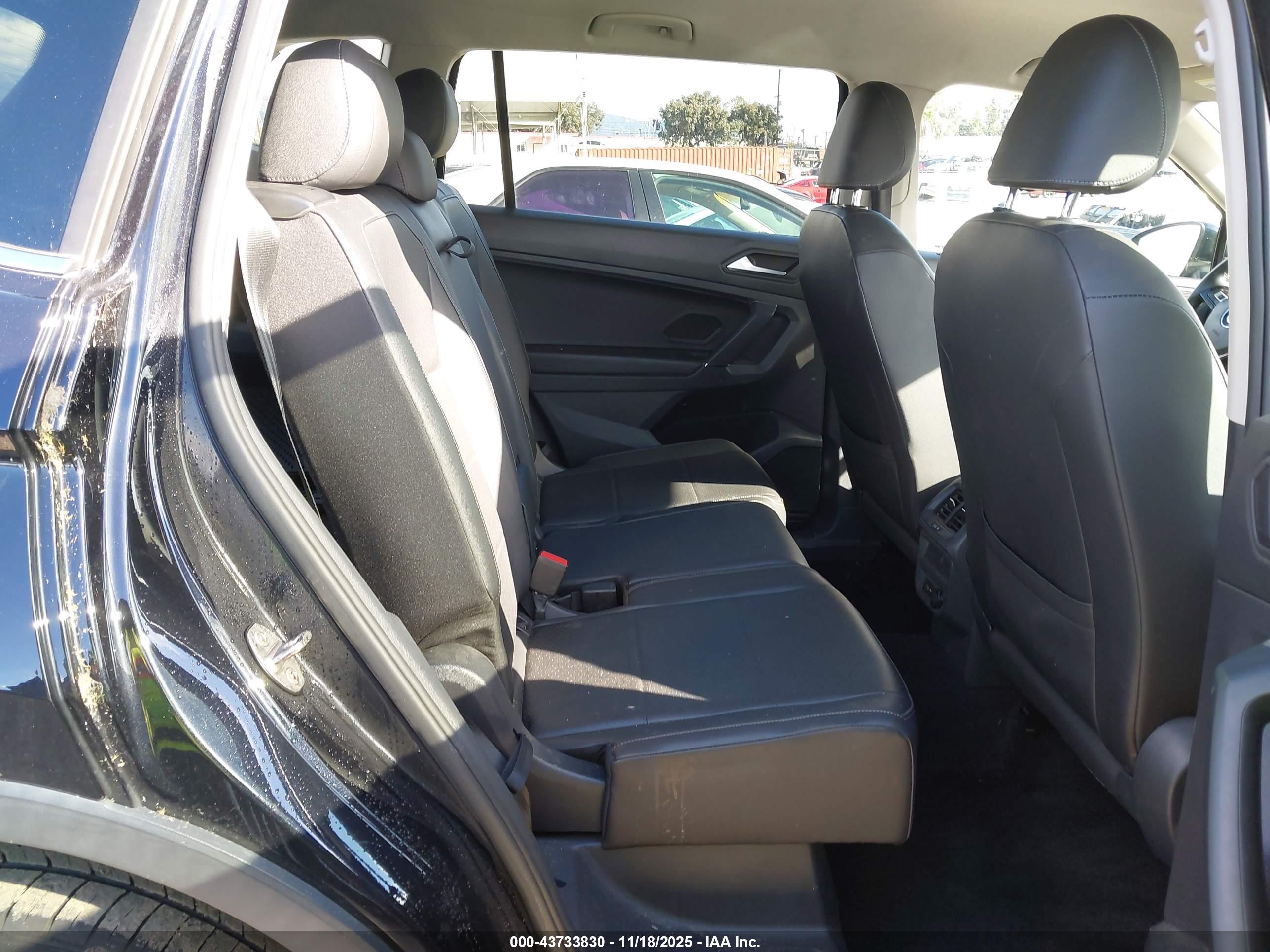 VOLKSWAGEN TIGUAN image 8