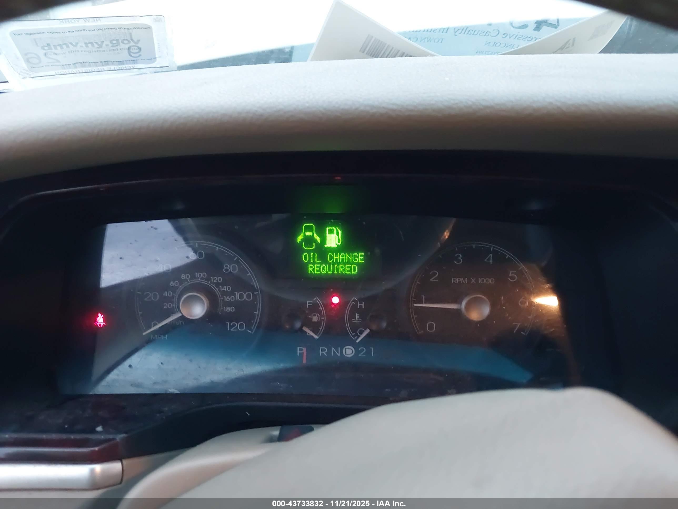 LINCOLN TOWN image 7