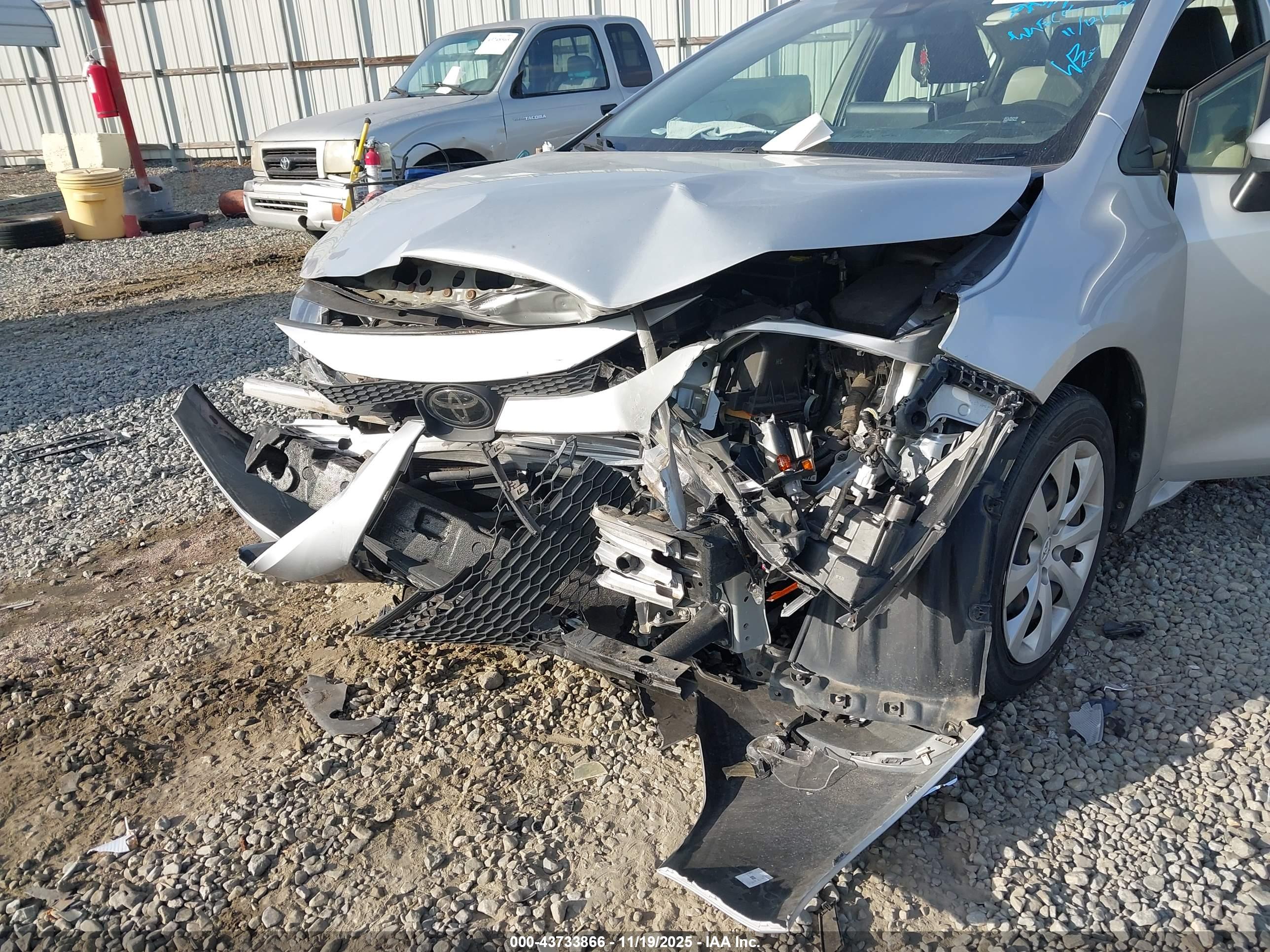 TOYOTA COROLLA image 6