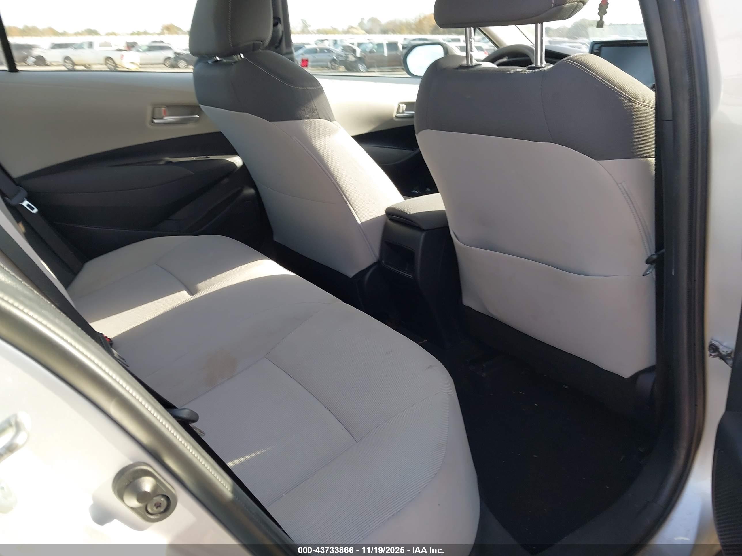TOYOTA COROLLA image 8