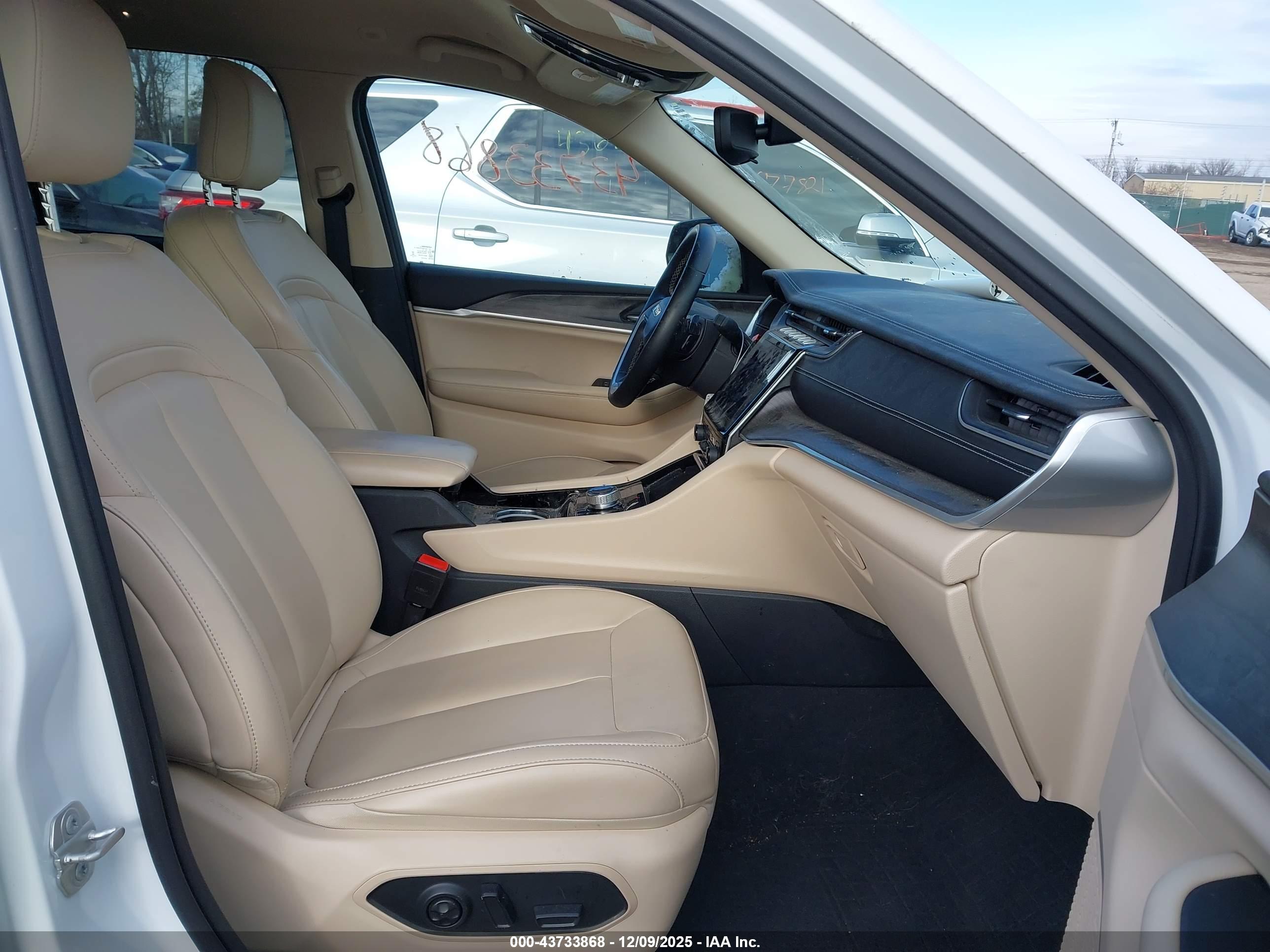 JEEP GRAND image 5