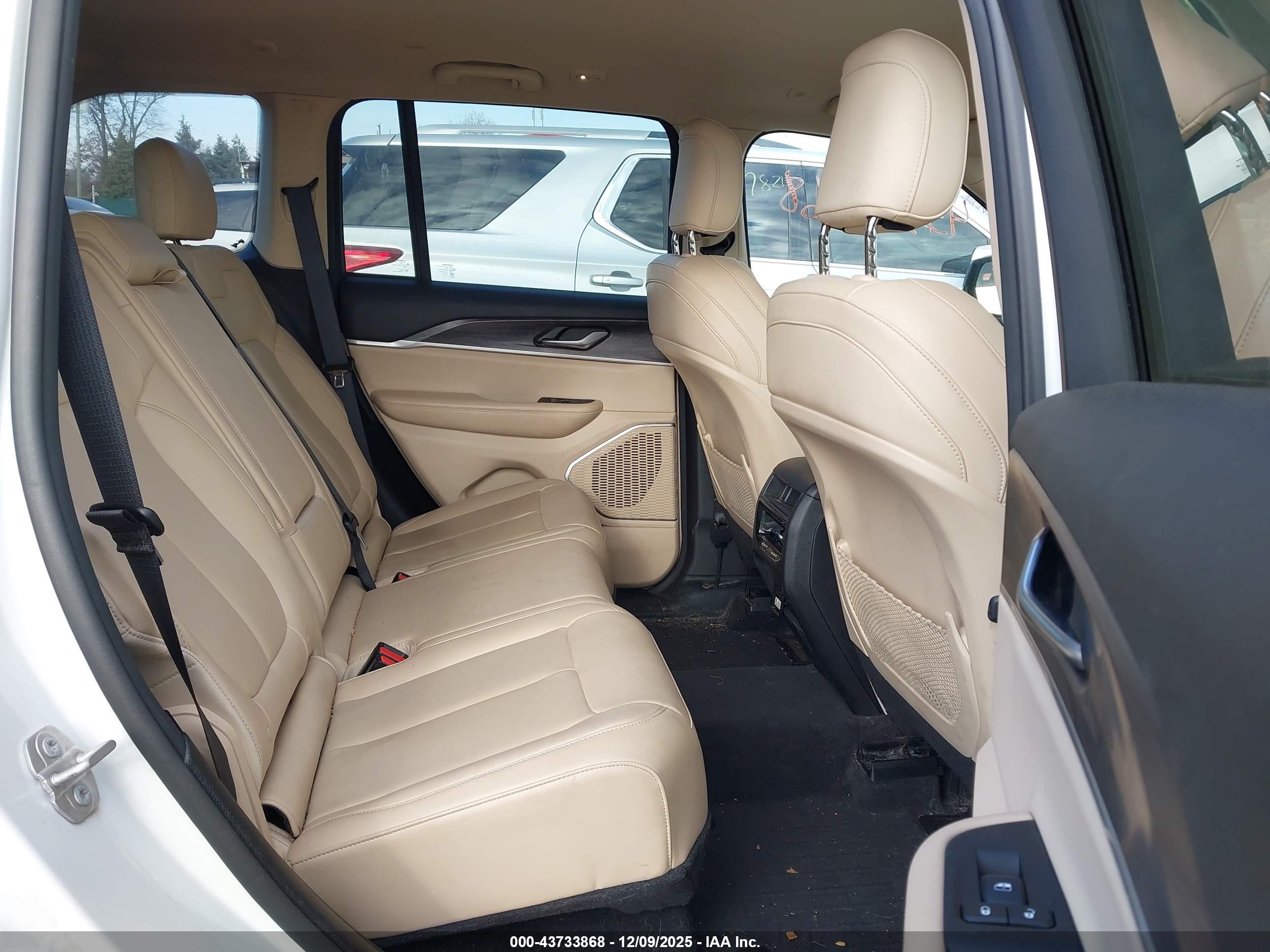 JEEP GRAND image 8