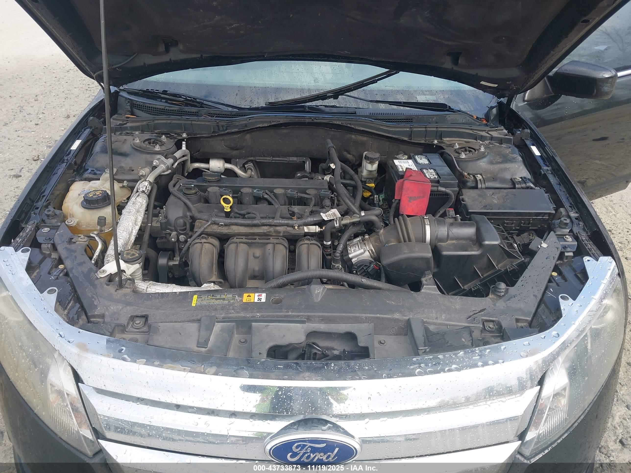 FORD FUSION image 10