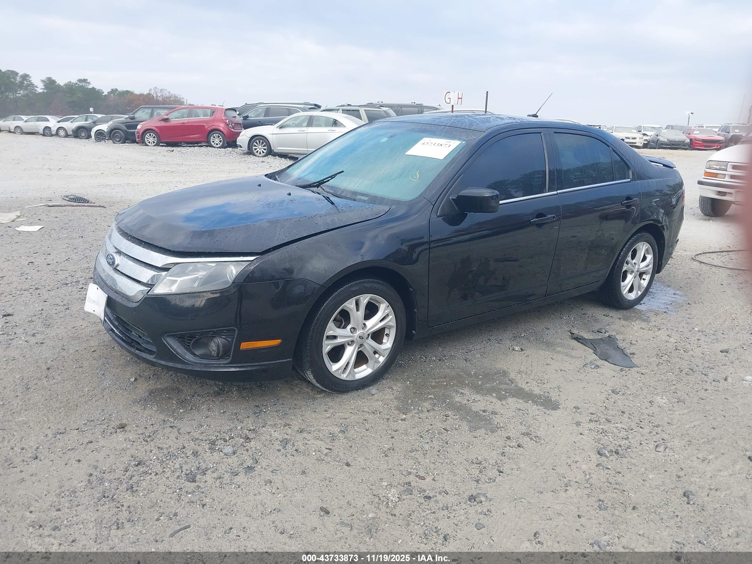 FORD FUSION image 2