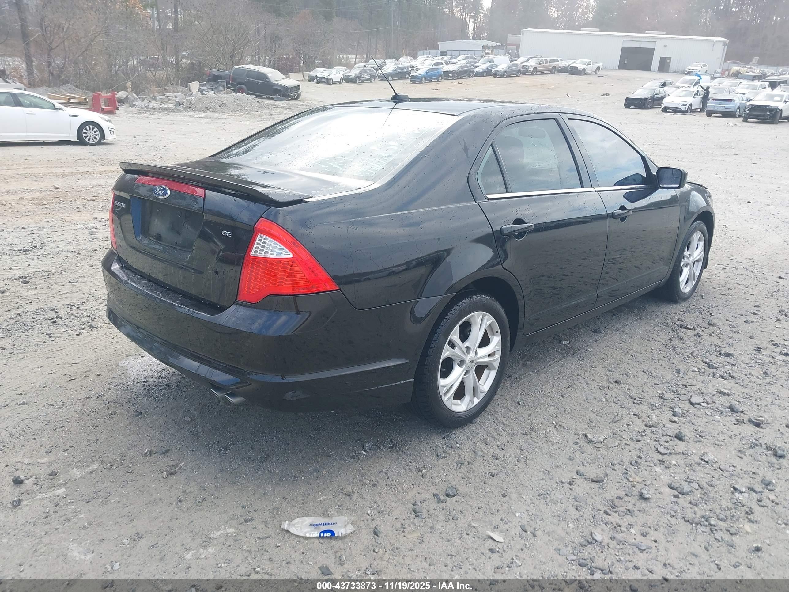 FORD FUSION image 4