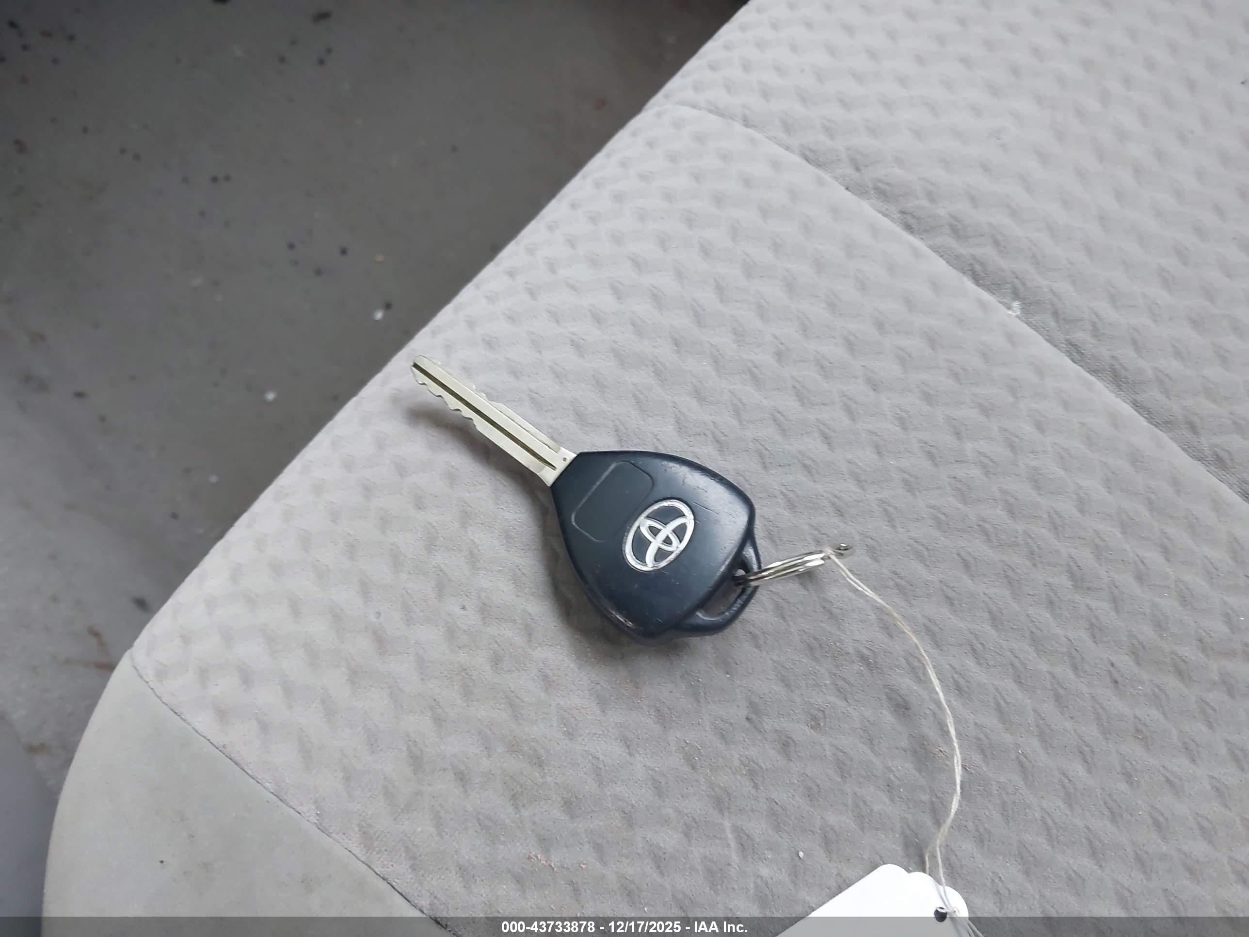 TOYOTA CAMRY image 11