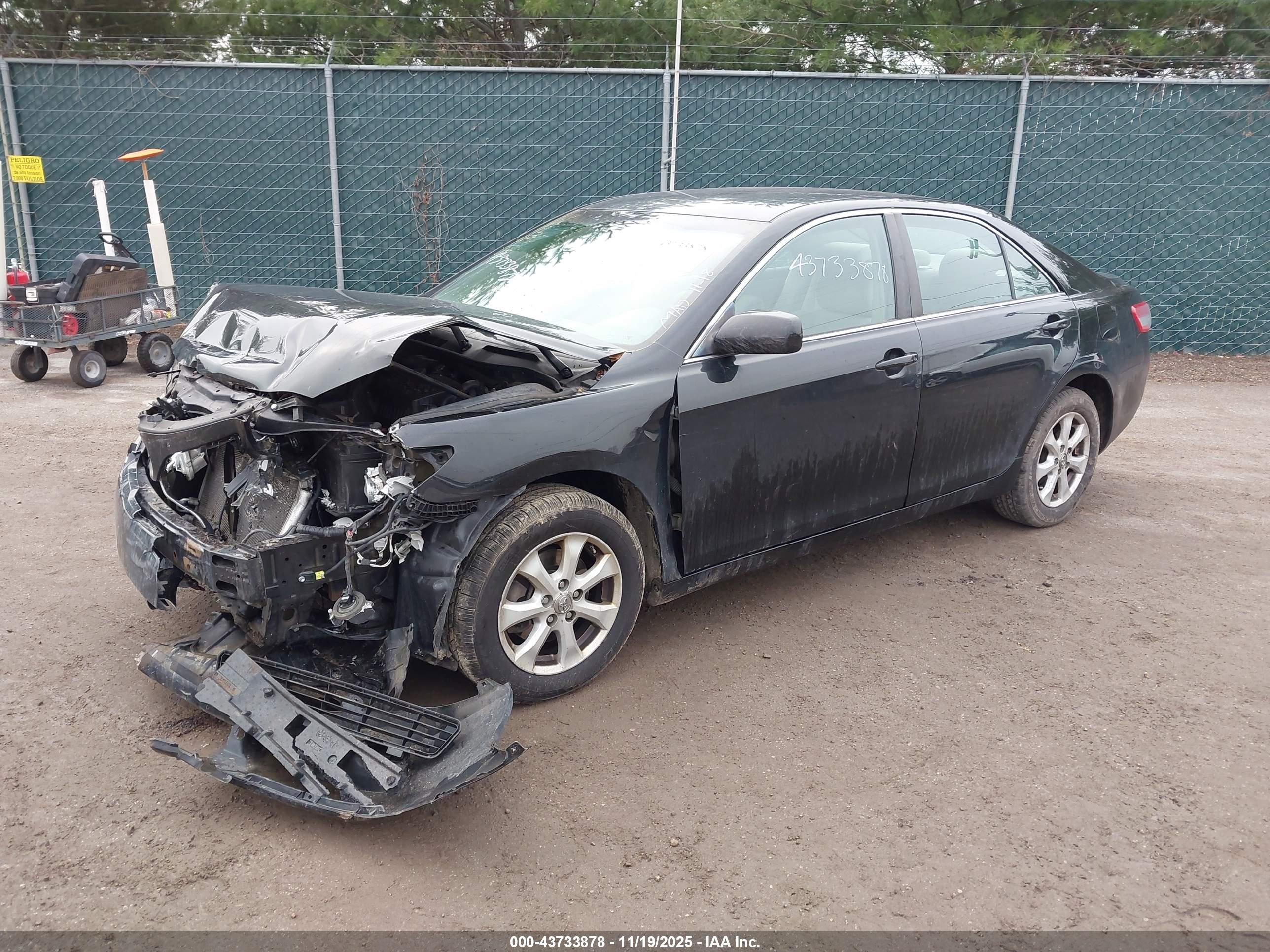 TOYOTA CAMRY image 2