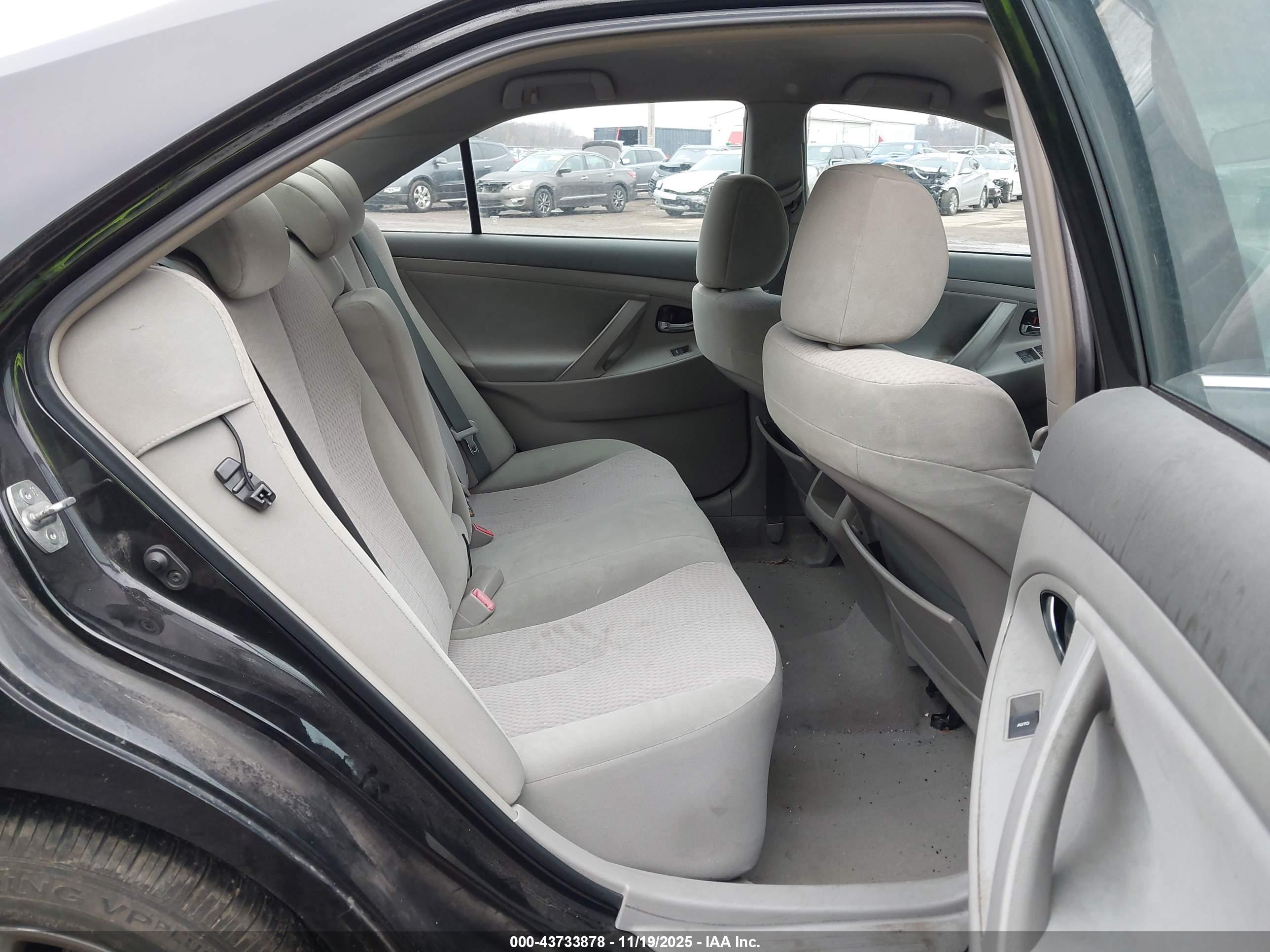 TOYOTA CAMRY image 8