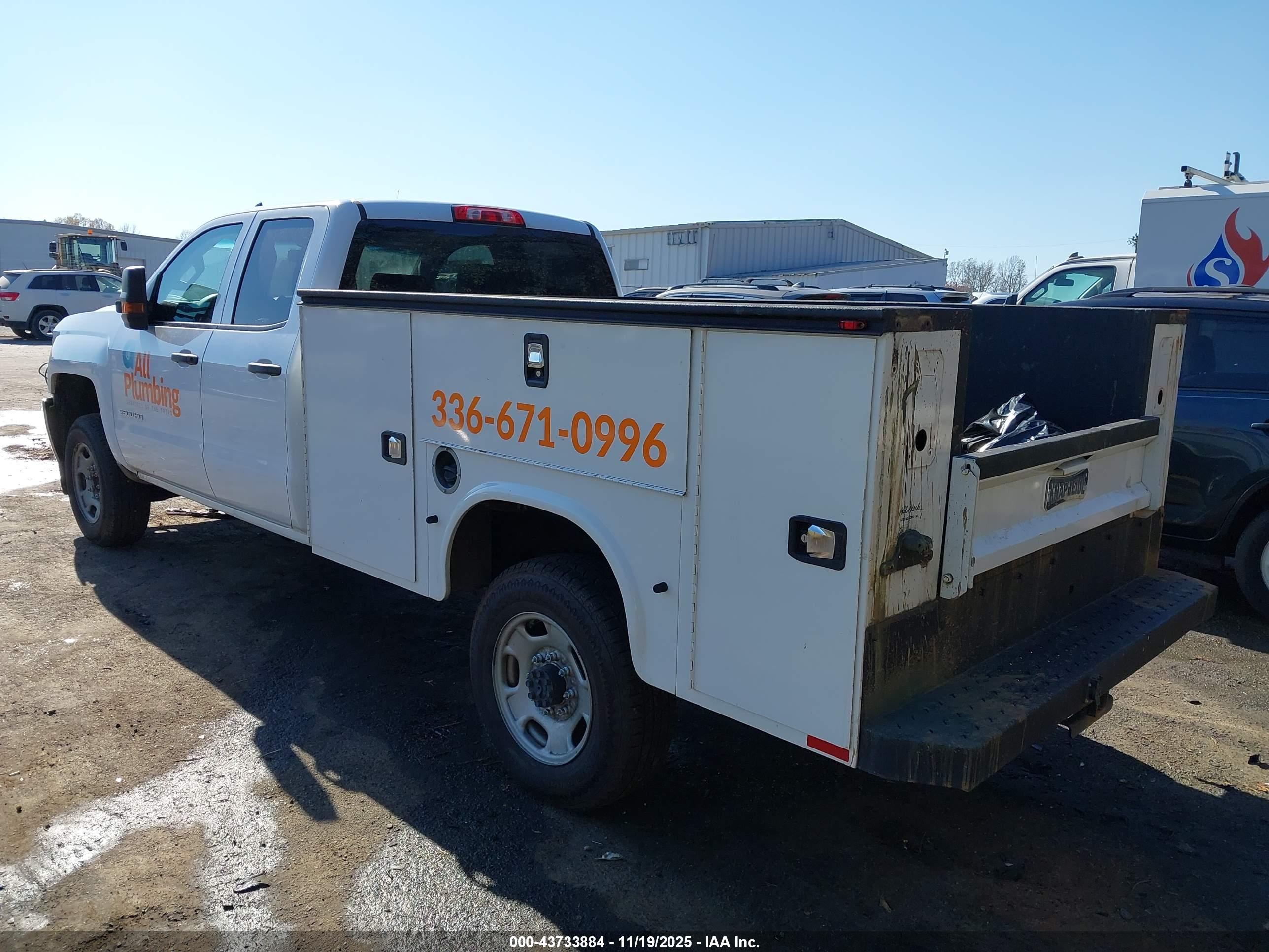 CHEVROLET SILVERADO image 3