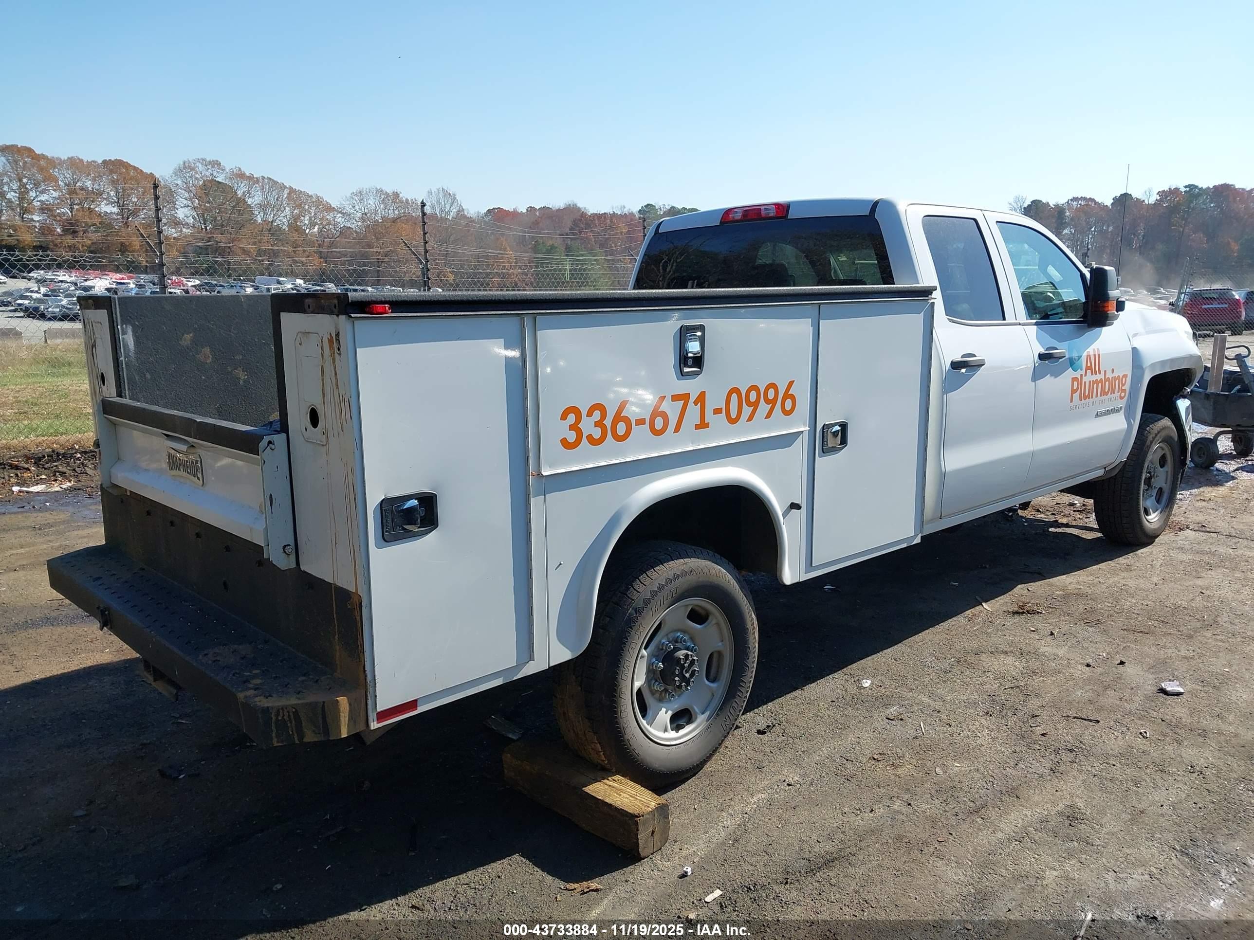 CHEVROLET SILVERADO image 4
