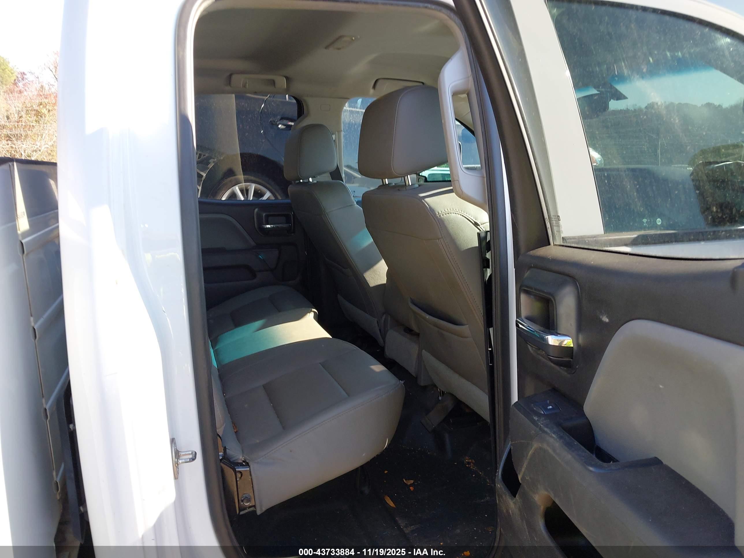 CHEVROLET SILVERADO image 8