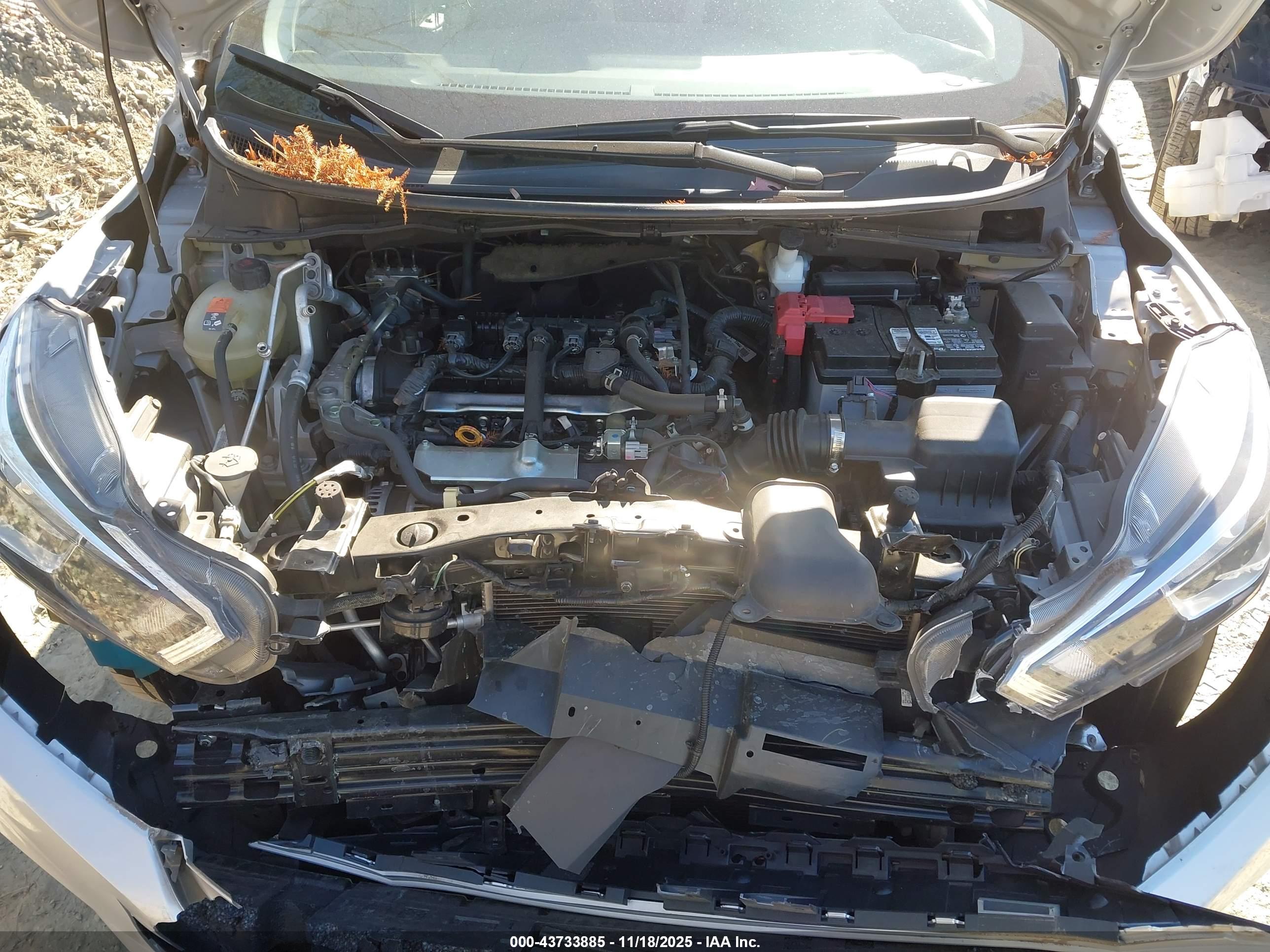 NISSAN VERSA image 10