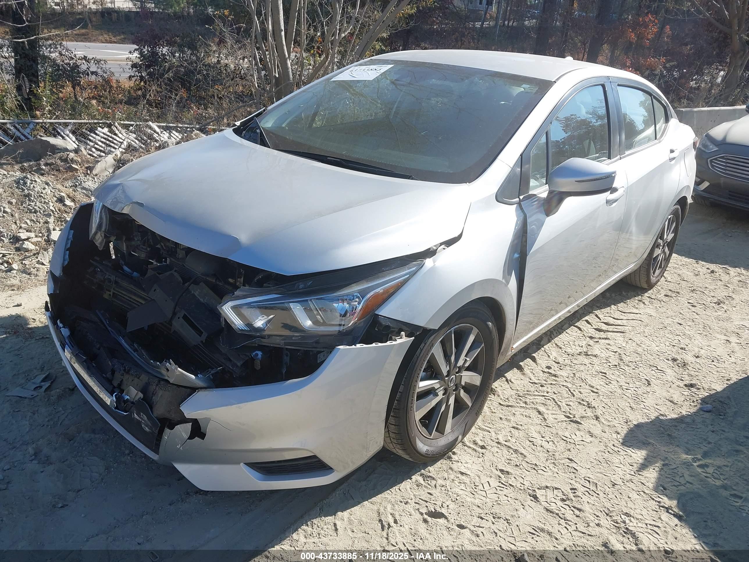 NISSAN VERSA image 2