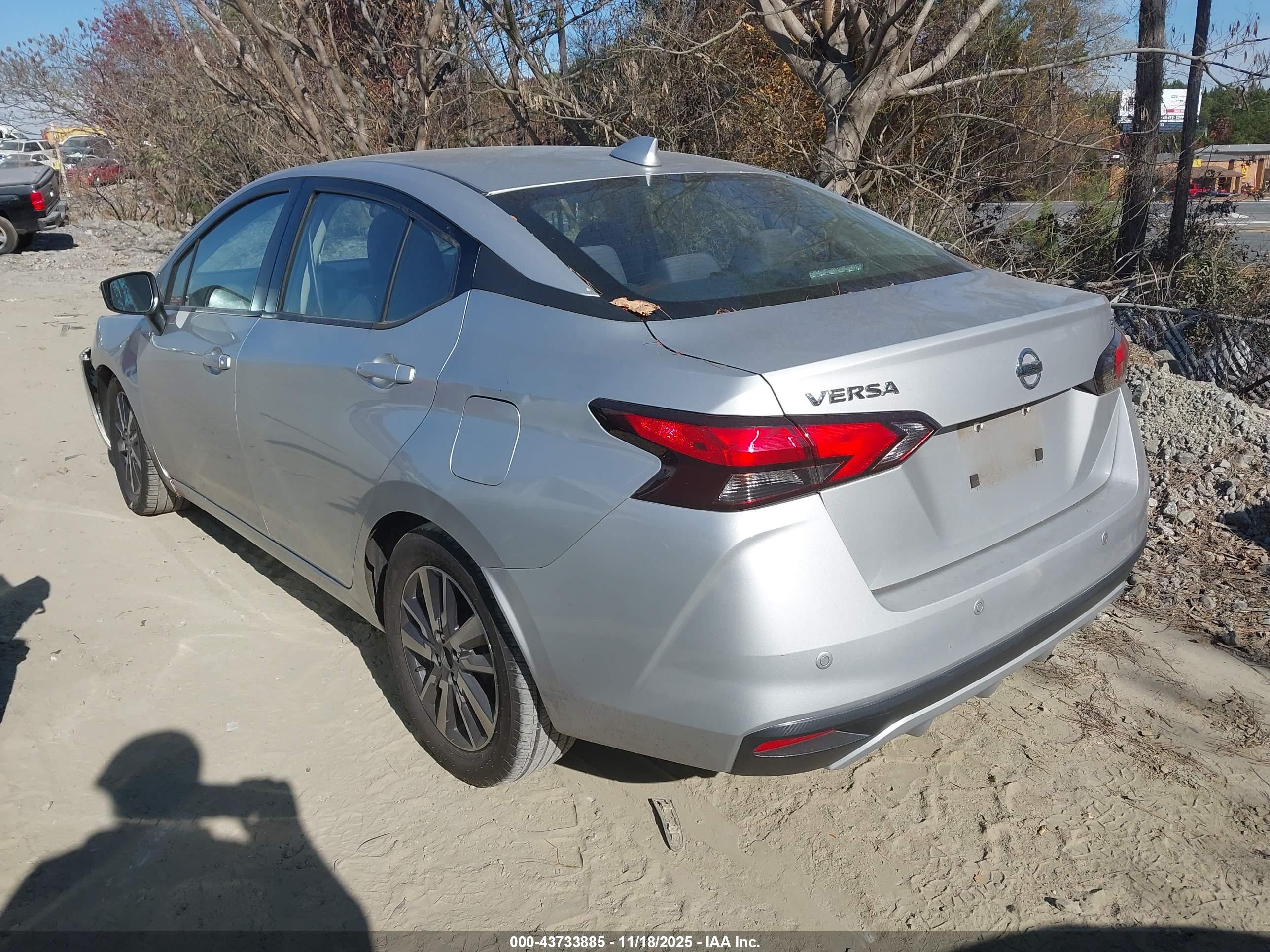 NISSAN VERSA image 3