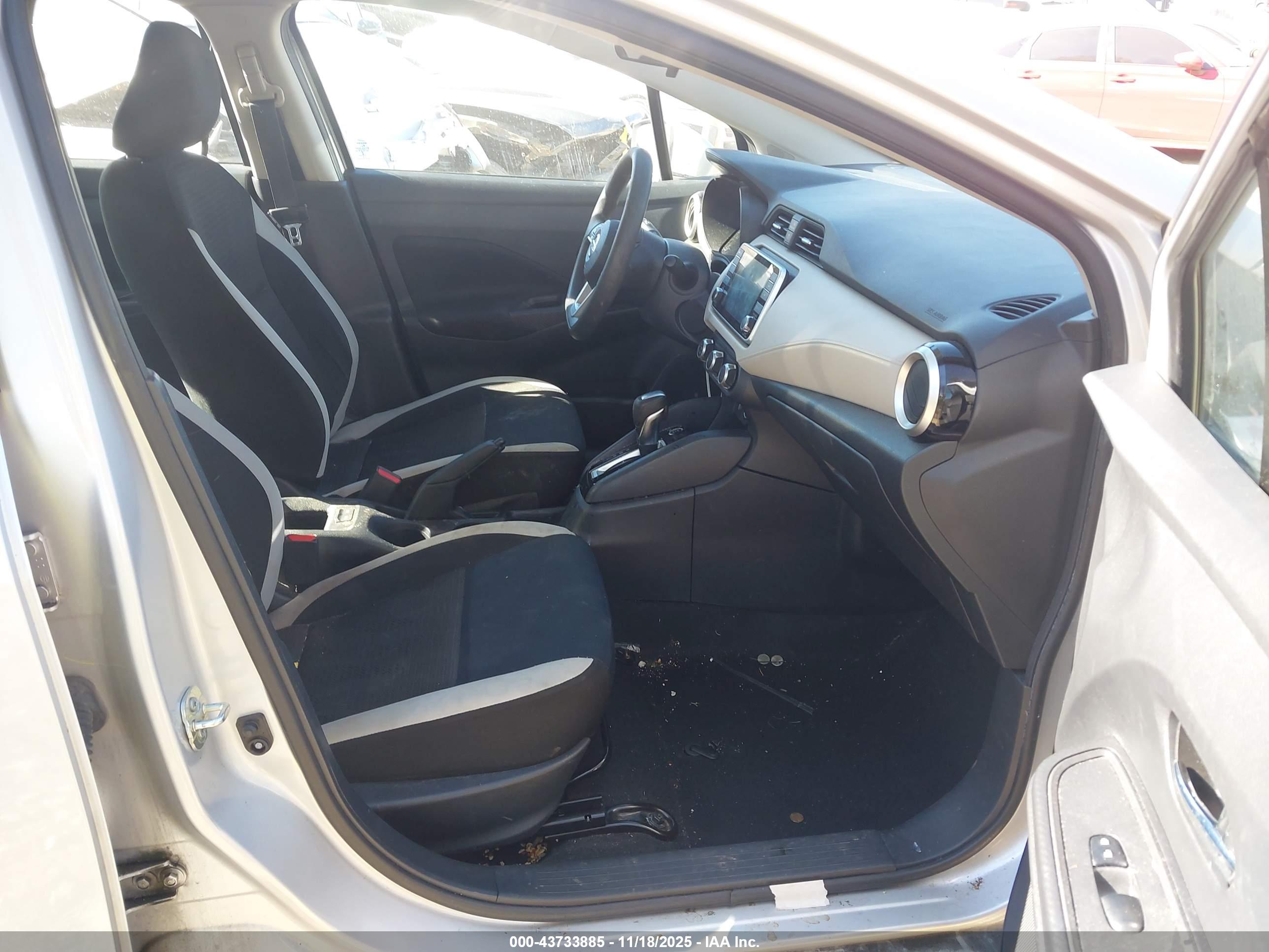 NISSAN VERSA image 5